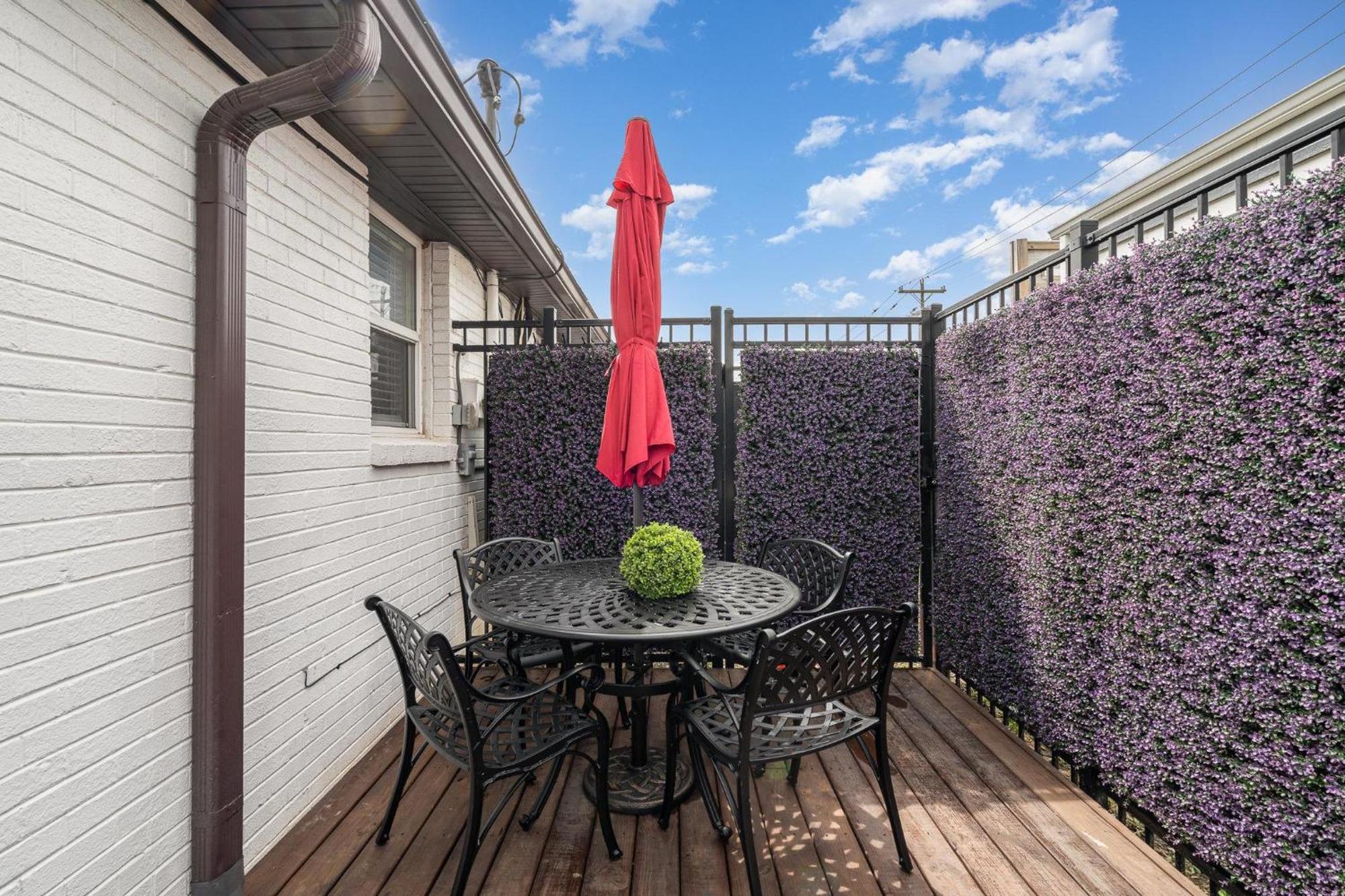 Pearlescence - Private Patios - 4 Mins To Broadway Holiday home