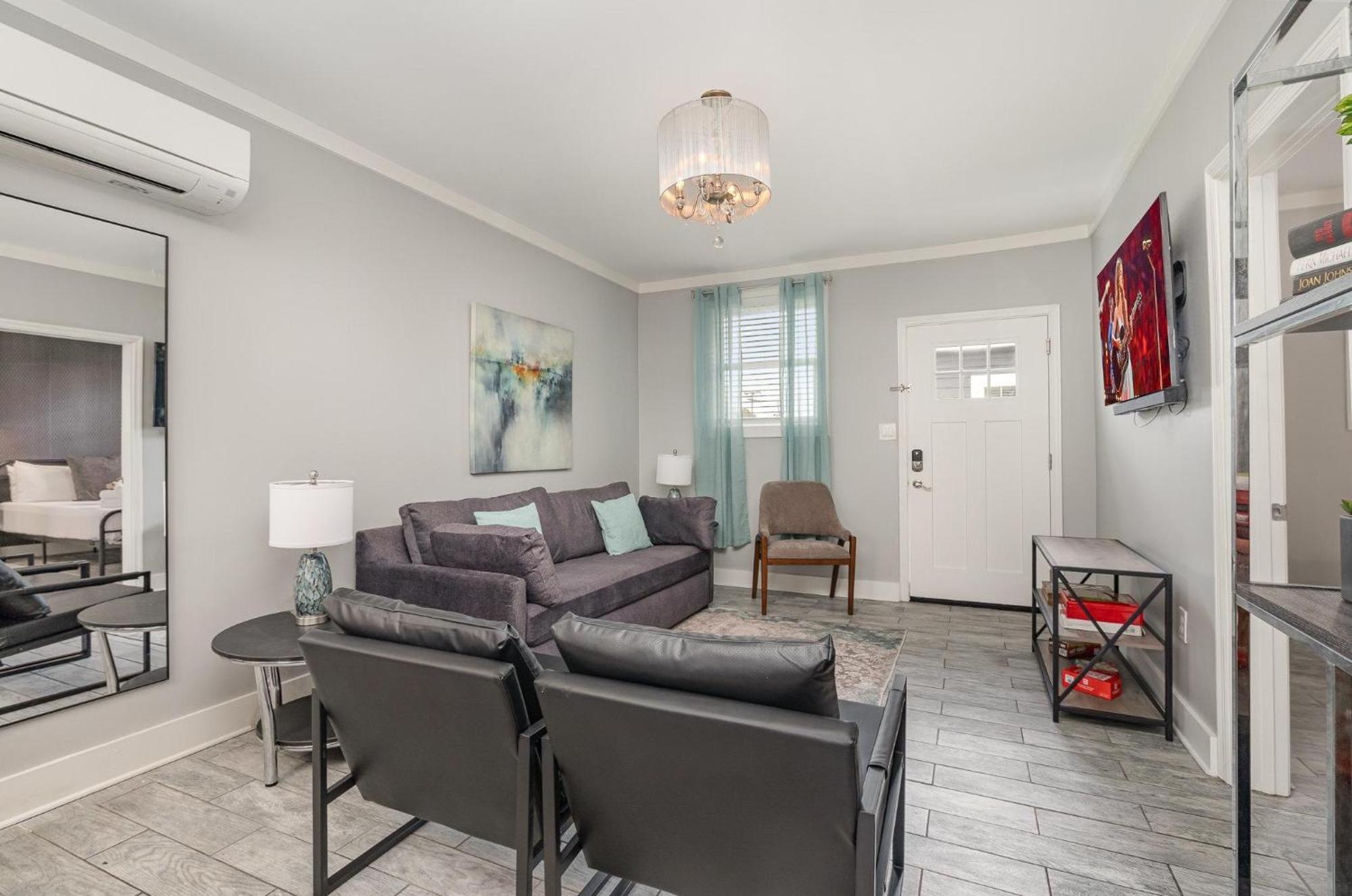 Pearlescence - Private Patios - 4 Mins To Broadway Holiday home Nashville
