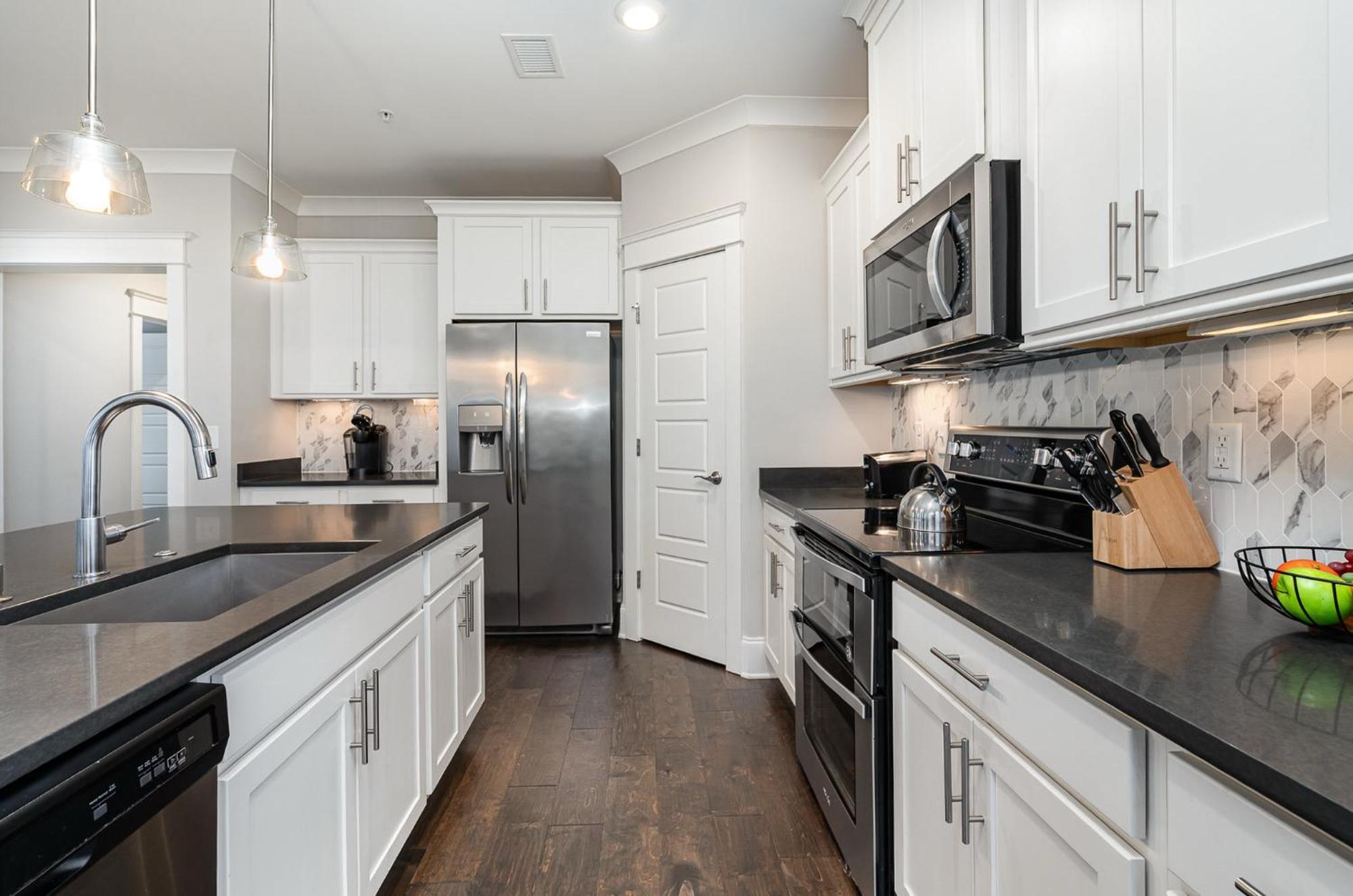 Belwood Duo-2 Units-across Parthenon-mins Broadway *