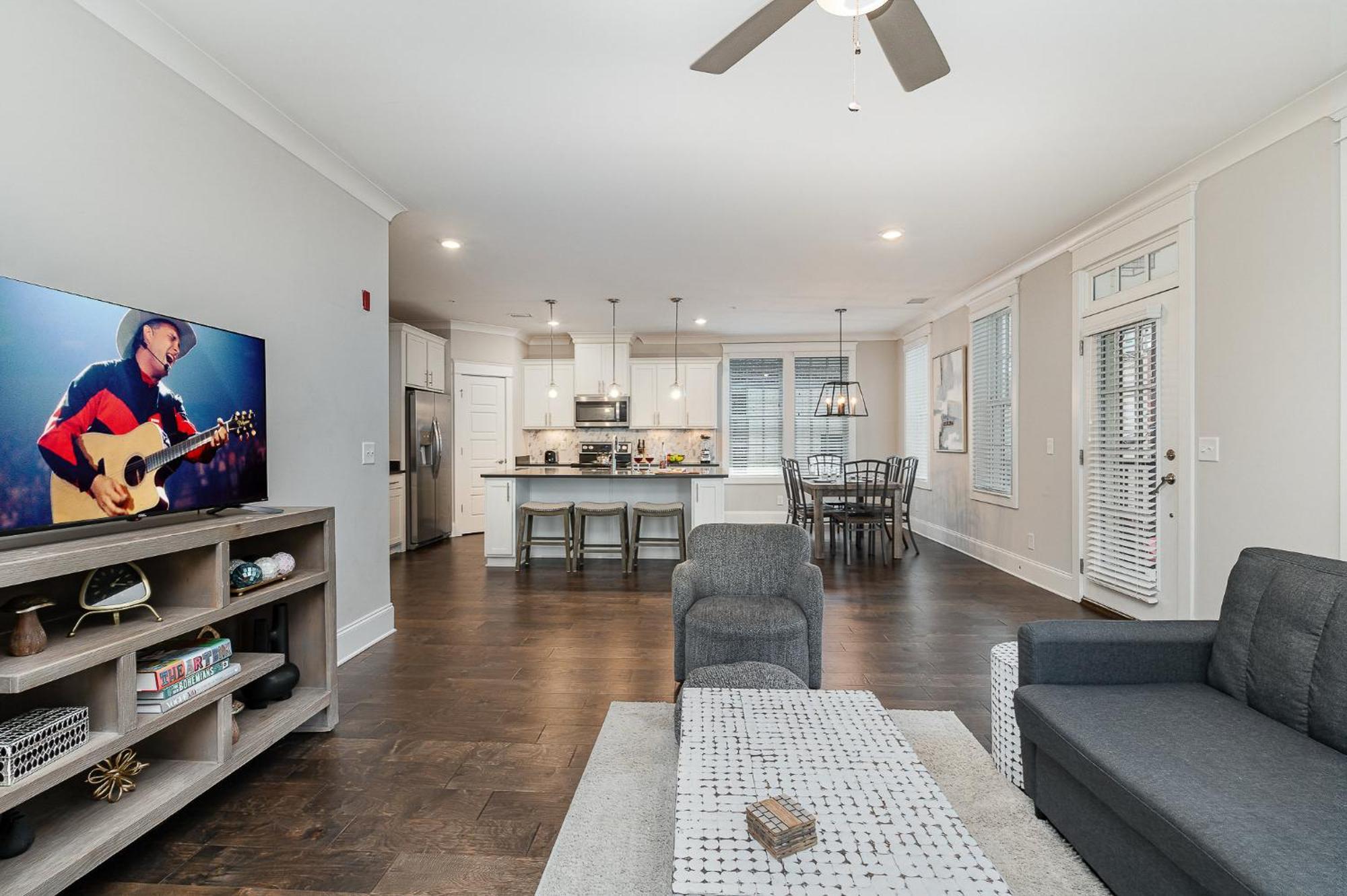Belwood Duo-2 Units-across Parthenon-mins Broadway