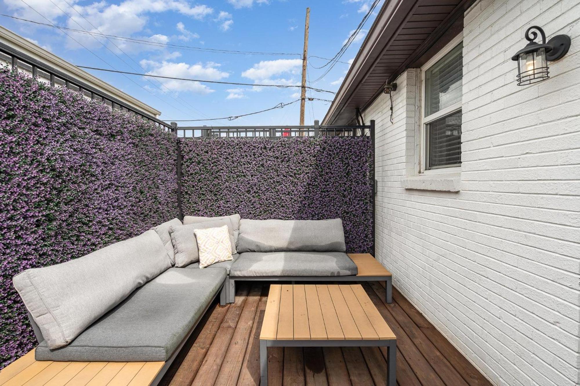 Hidden Pearl-3 Units-private Patios-near Broadway *