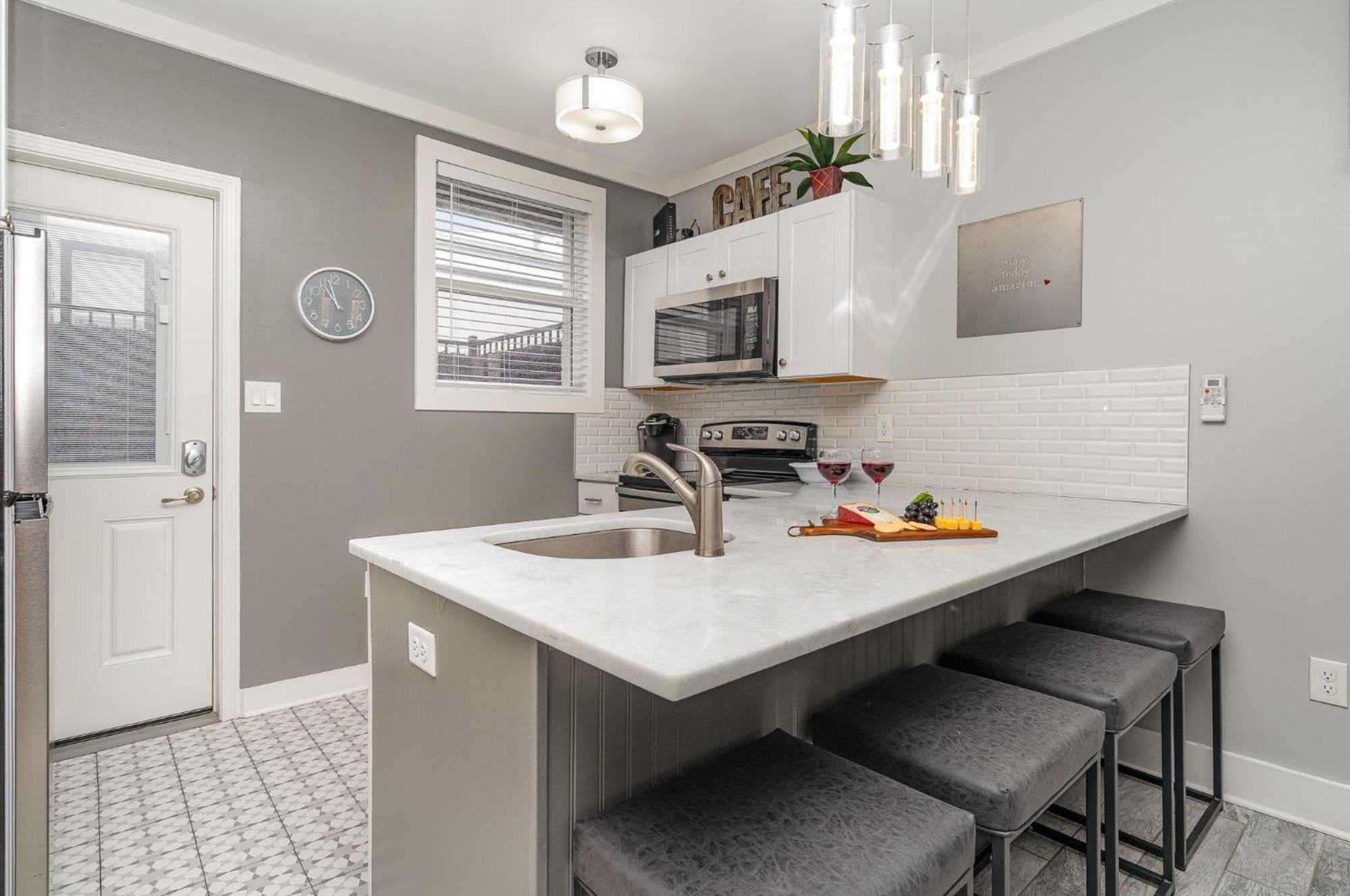 Hidden Pearl-3 Units-private Patios-near Broadway