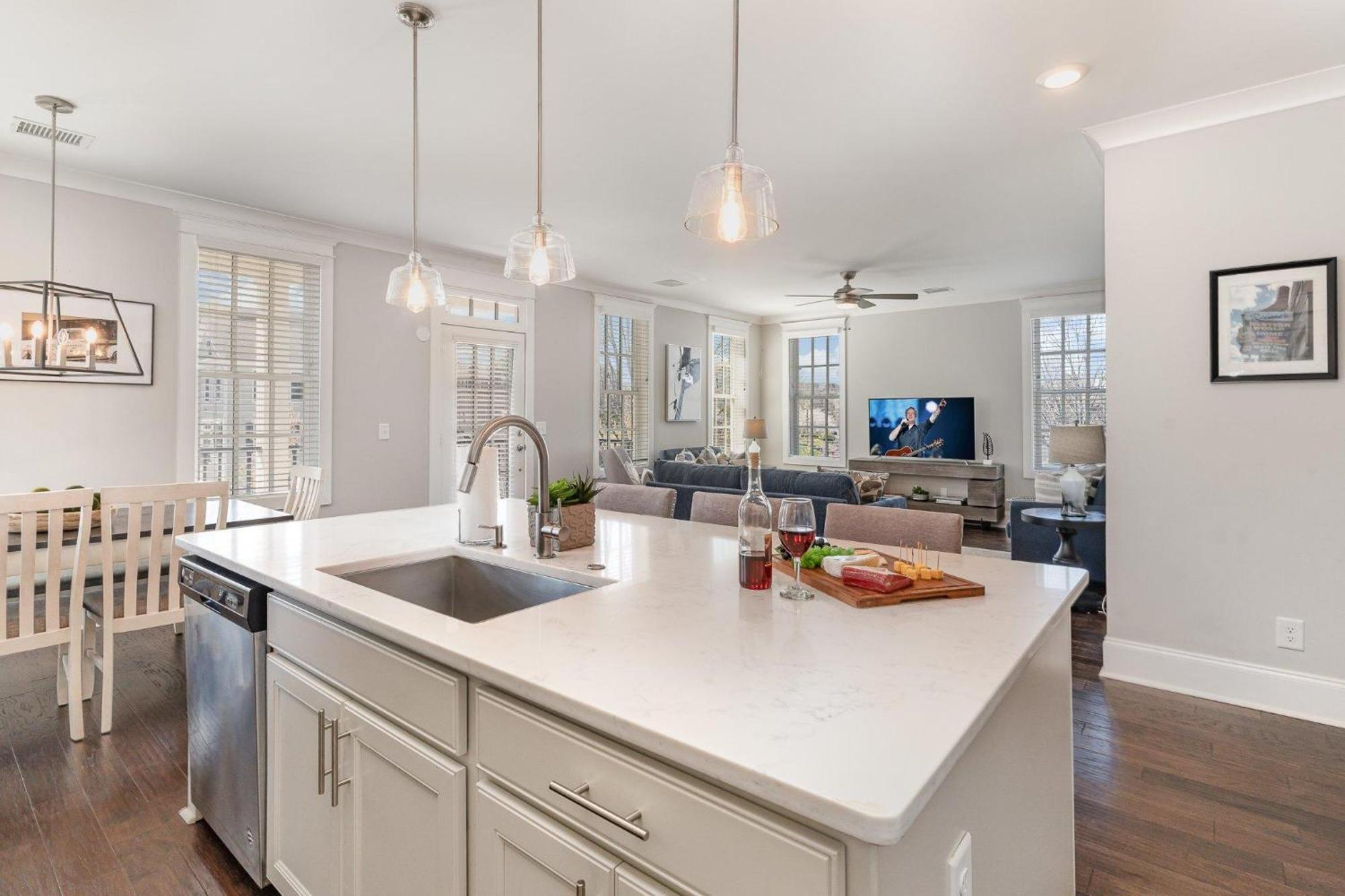 Belwood Manor-across From Parthenon-5 Min Broadway *