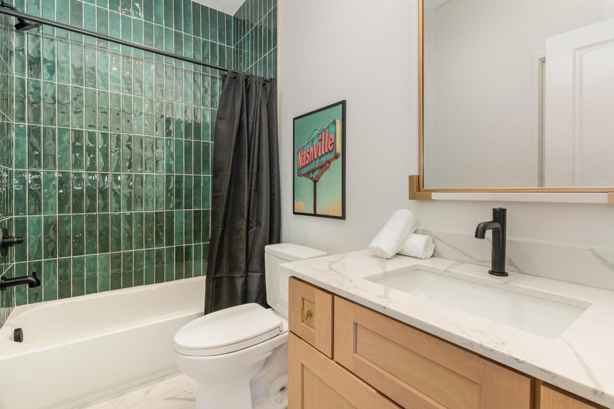 Backstage - 3 Units - Rooftop Hot Tubs Holiday home Nashville