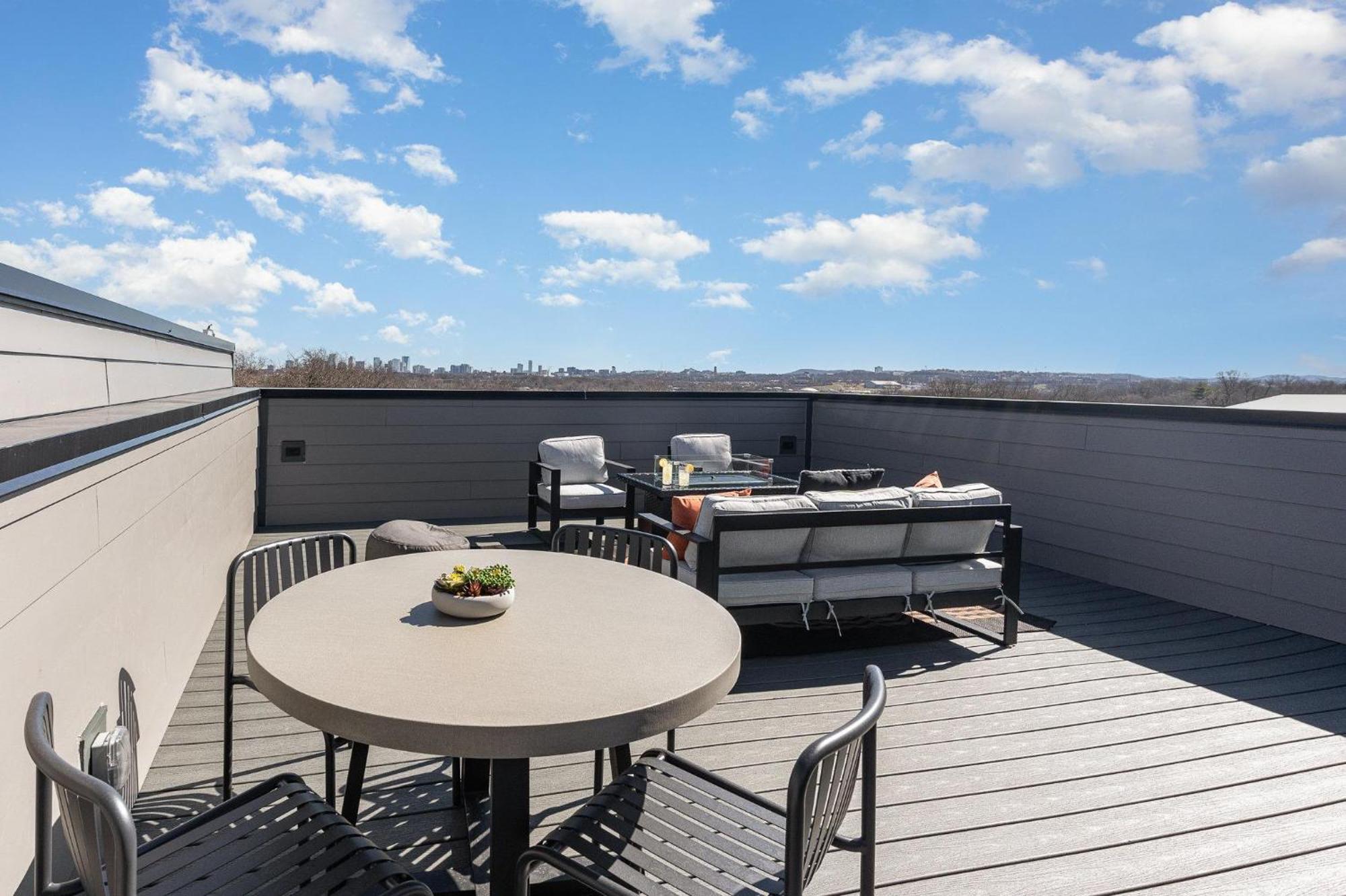 Holiday home Cadence - Rooftop Decks - Skyline Views - Hot Tub *
