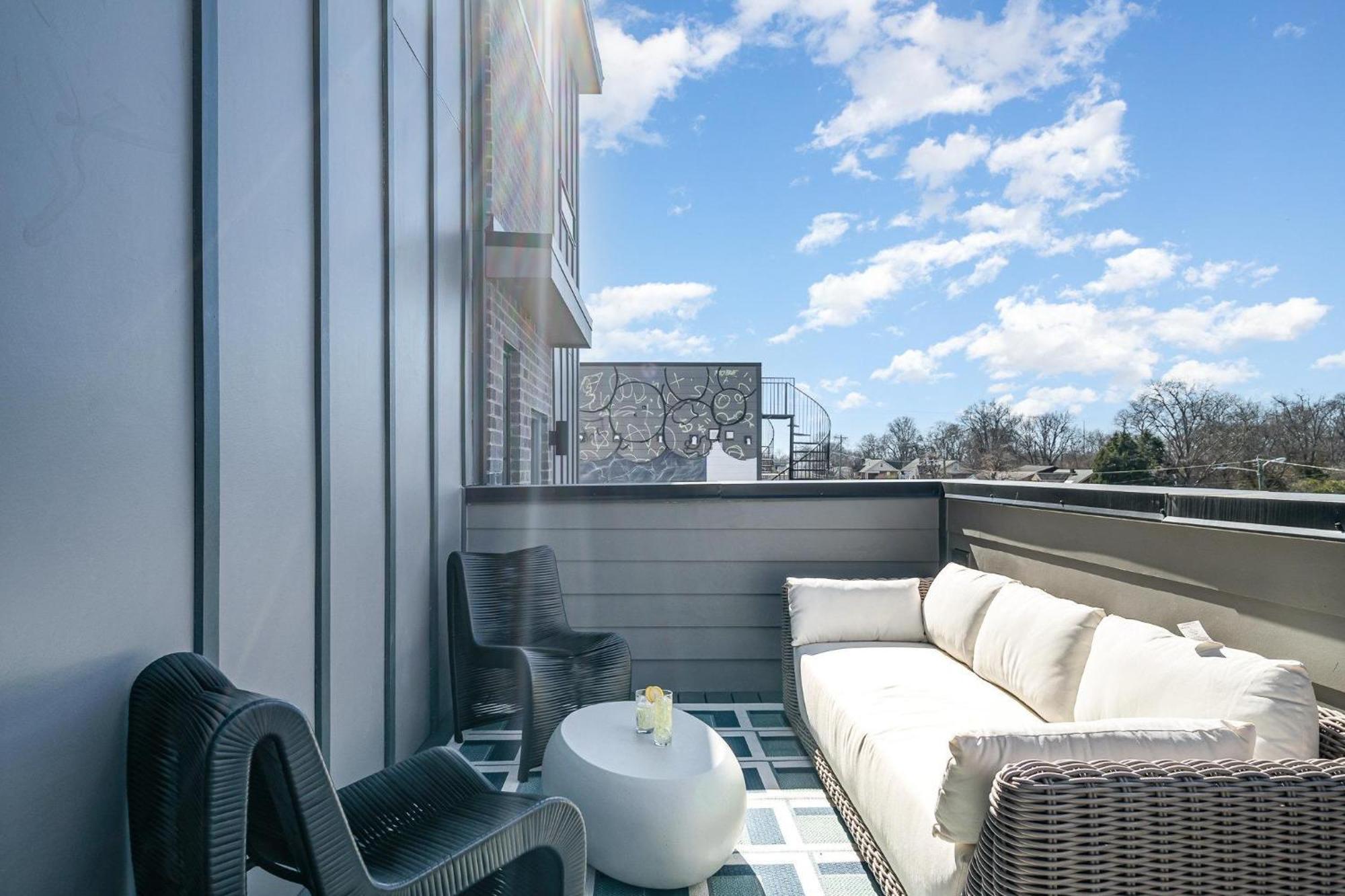 Cadence - Rooftop Decks - Skyline Views - Hot Tub Holiday home