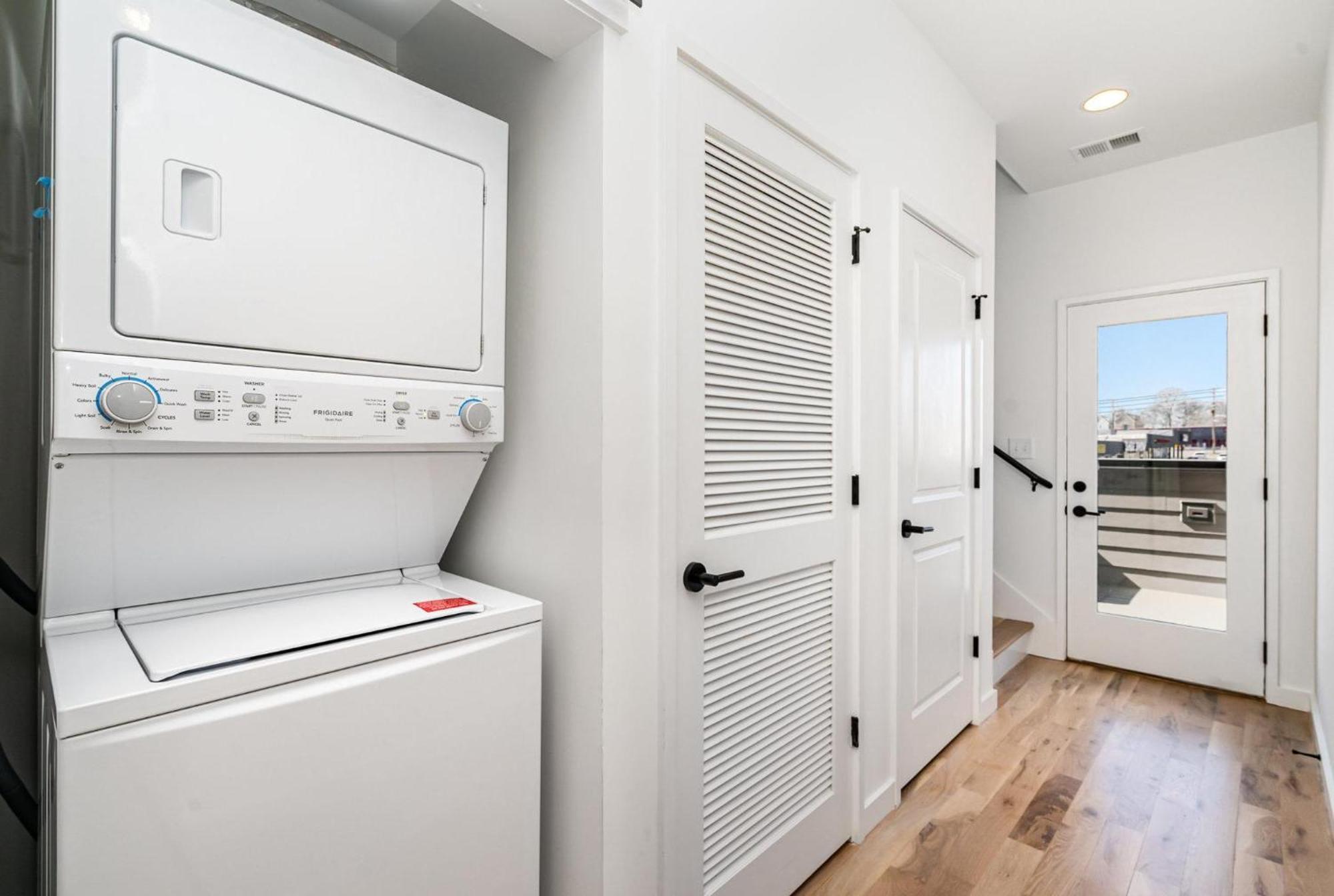Cadence - Rooftop Decks - Skyline Views - Hot Tub Holiday home *