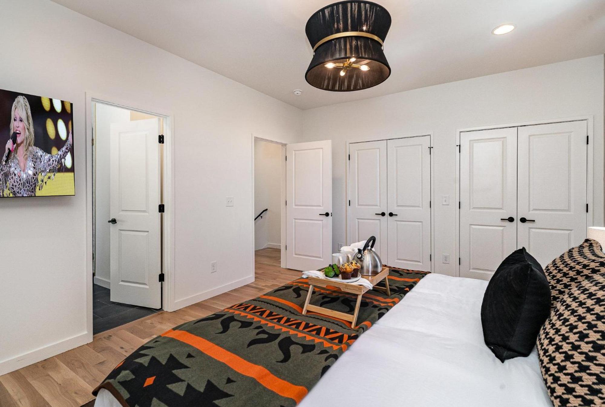 Cadence - Rooftop Decks - Skyline Views - Hot Tub Holiday home Nashville
