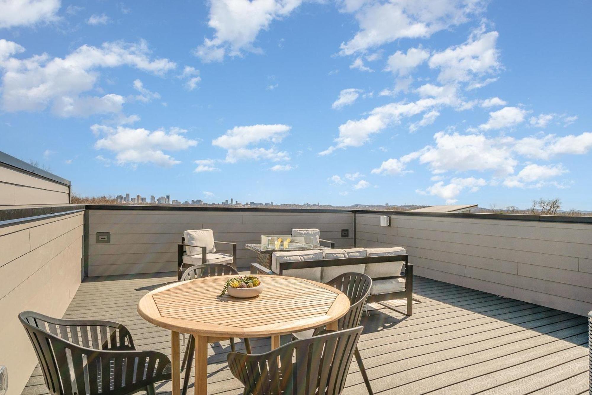 Cadence - Rooftop Decks - Skyline Views - Hot Tub Holiday home *