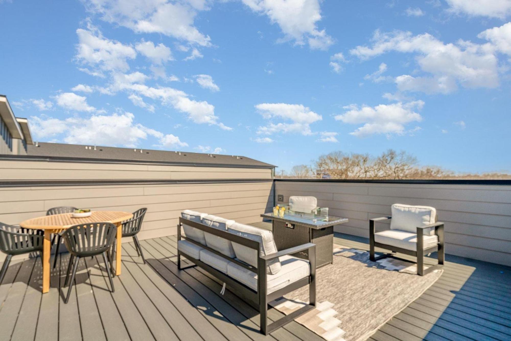 Cadence - Rooftop Decks - Skyline Views - Hot Tub Holiday home