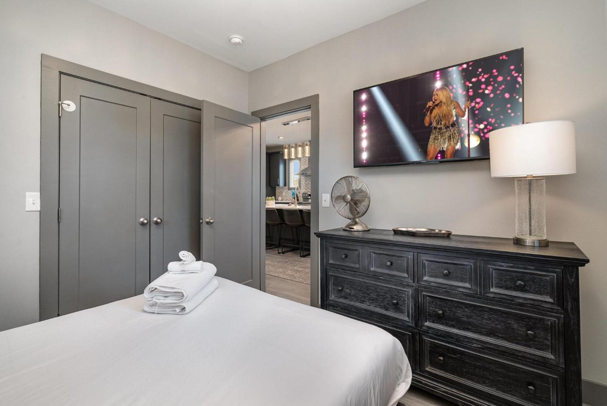 Mystic Pearls - 2 Units - Next To Broadway Nashville