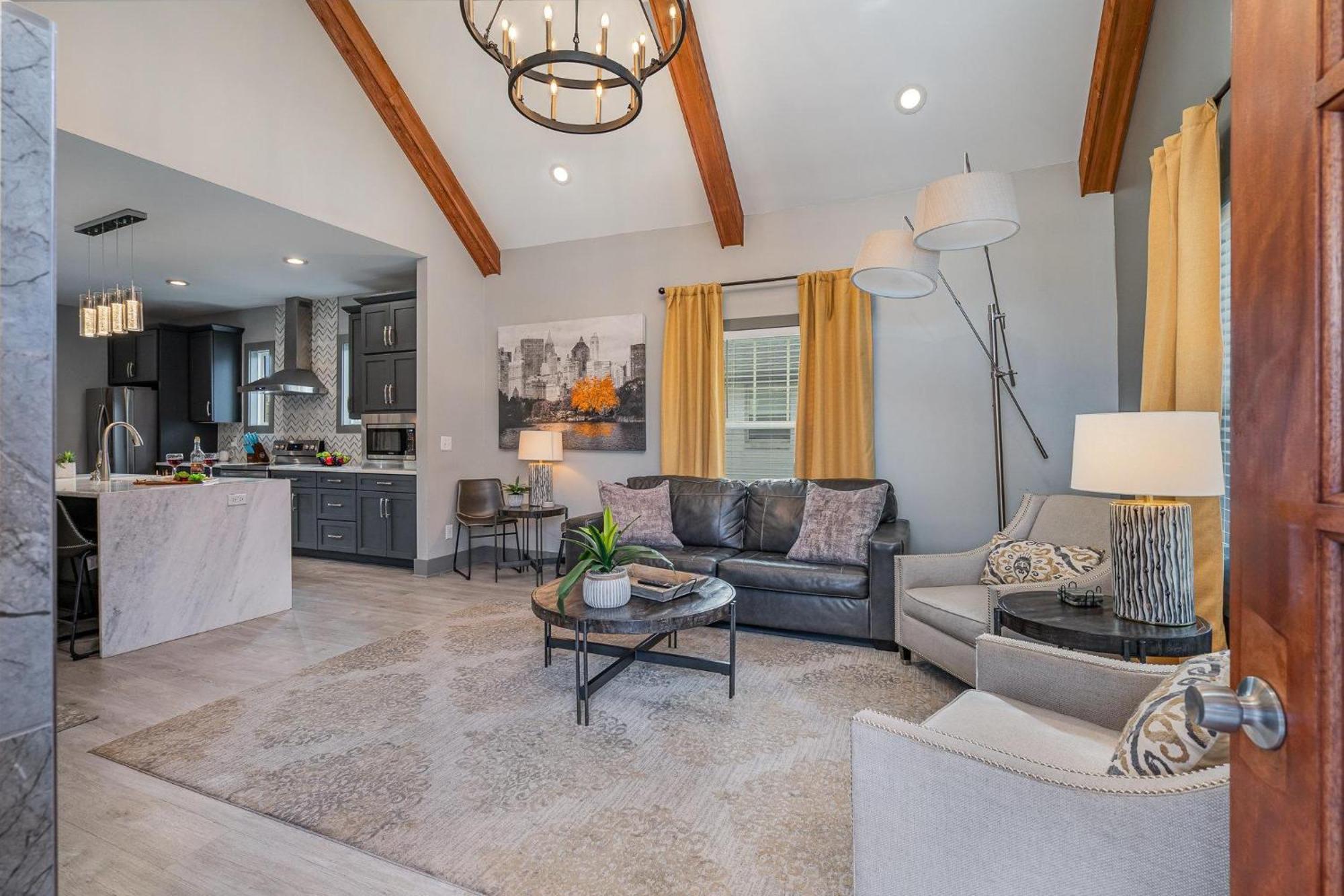 Mystic Pearls - 2 Units - Next To Broadway *