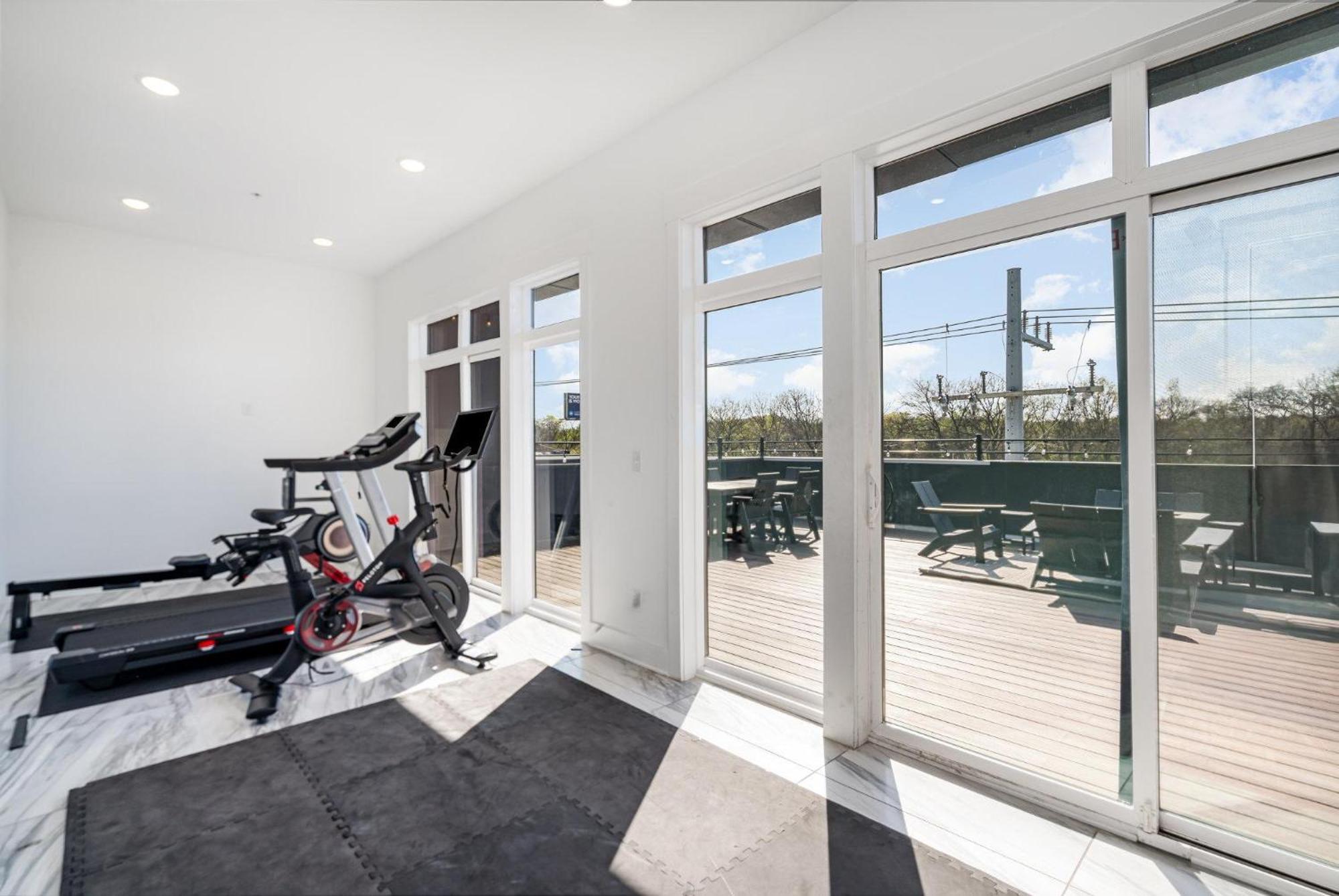 Gallatin Retreat-private Balcony-in East *