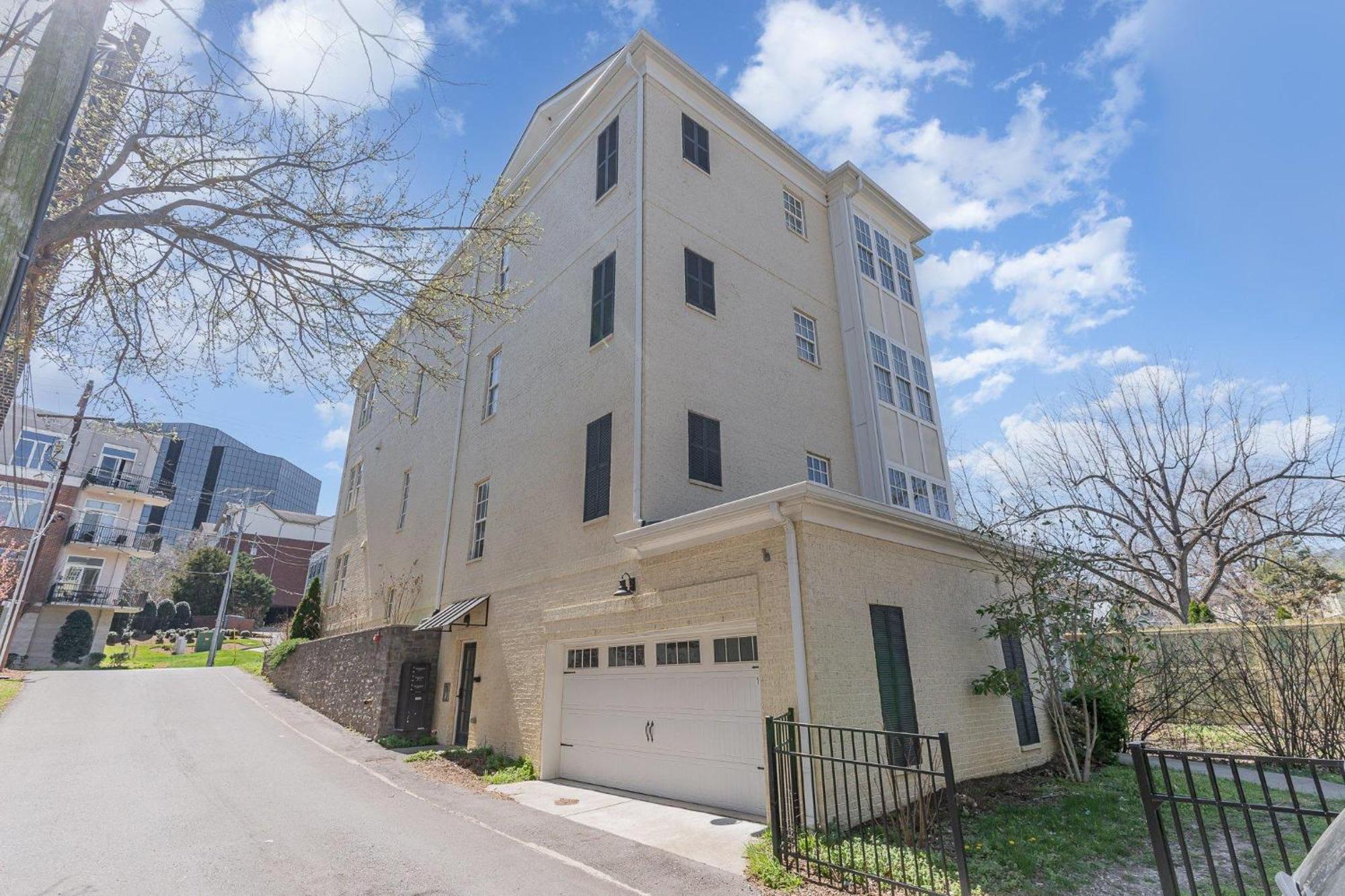 Holiday home Ivory - Private Porch - Walk To Centennial Park *