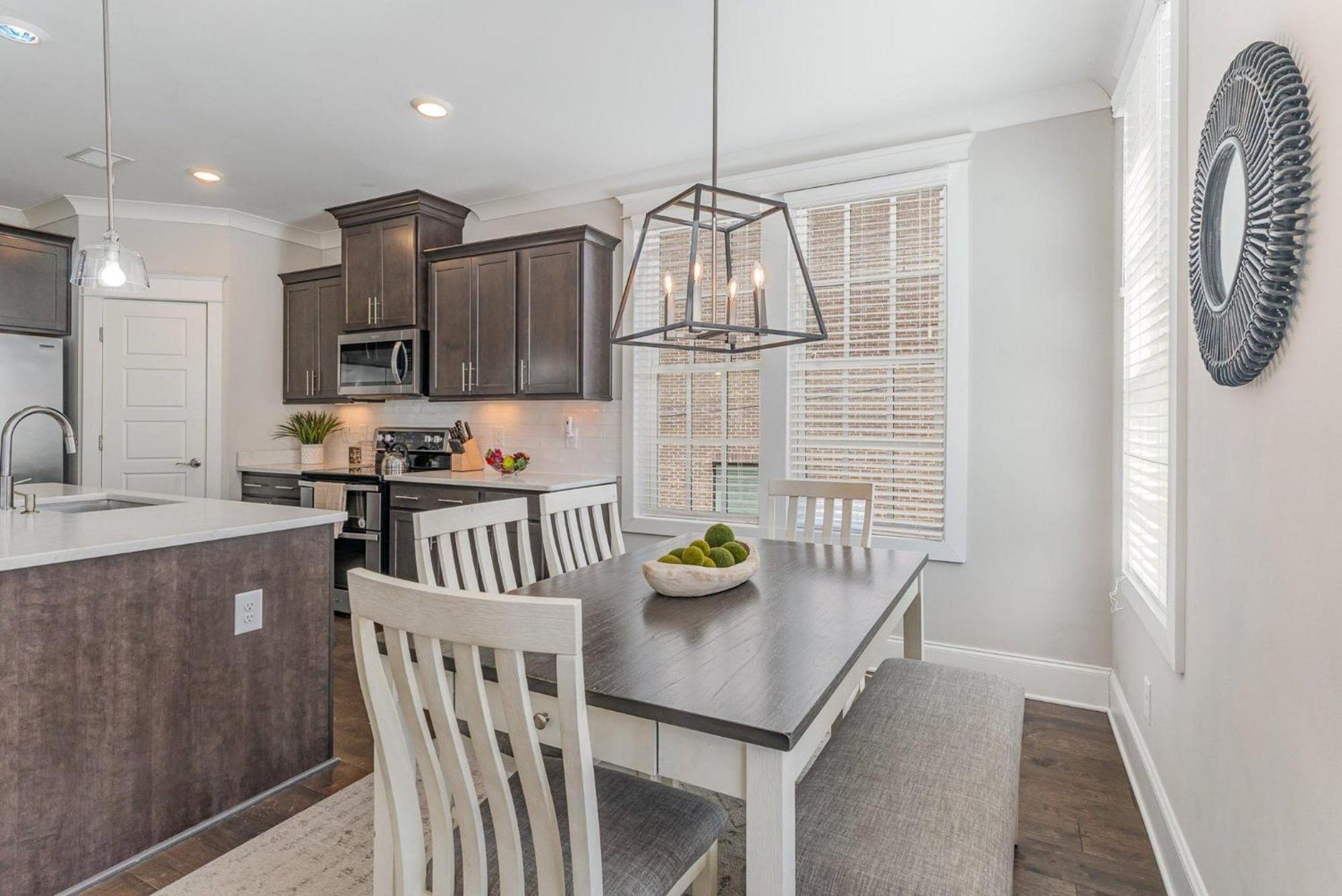 Ivory - Private Porch - Walk To Centennial Park Holiday home Nashville