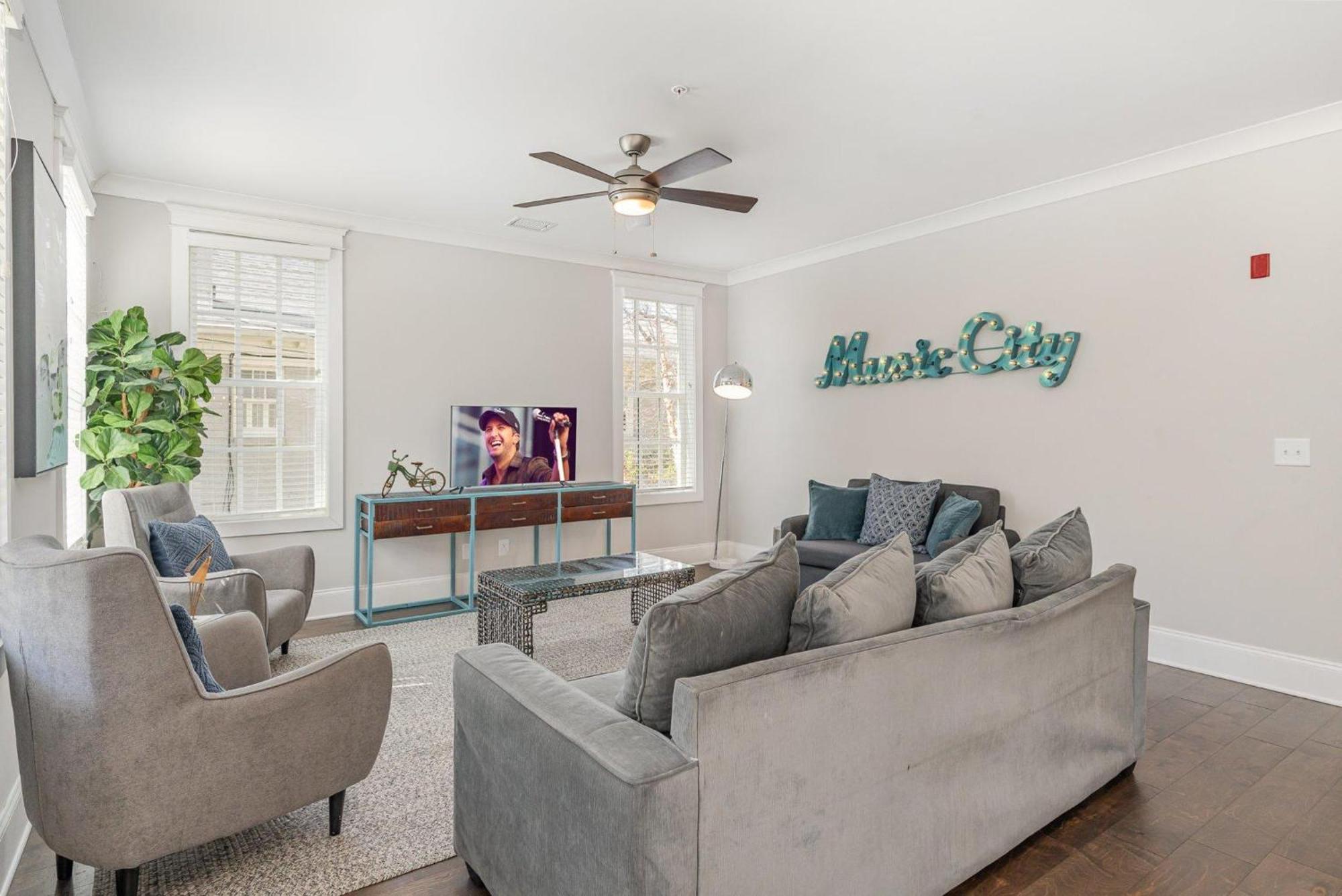 Ivory - Private Porch - Walk To Centennial Park *