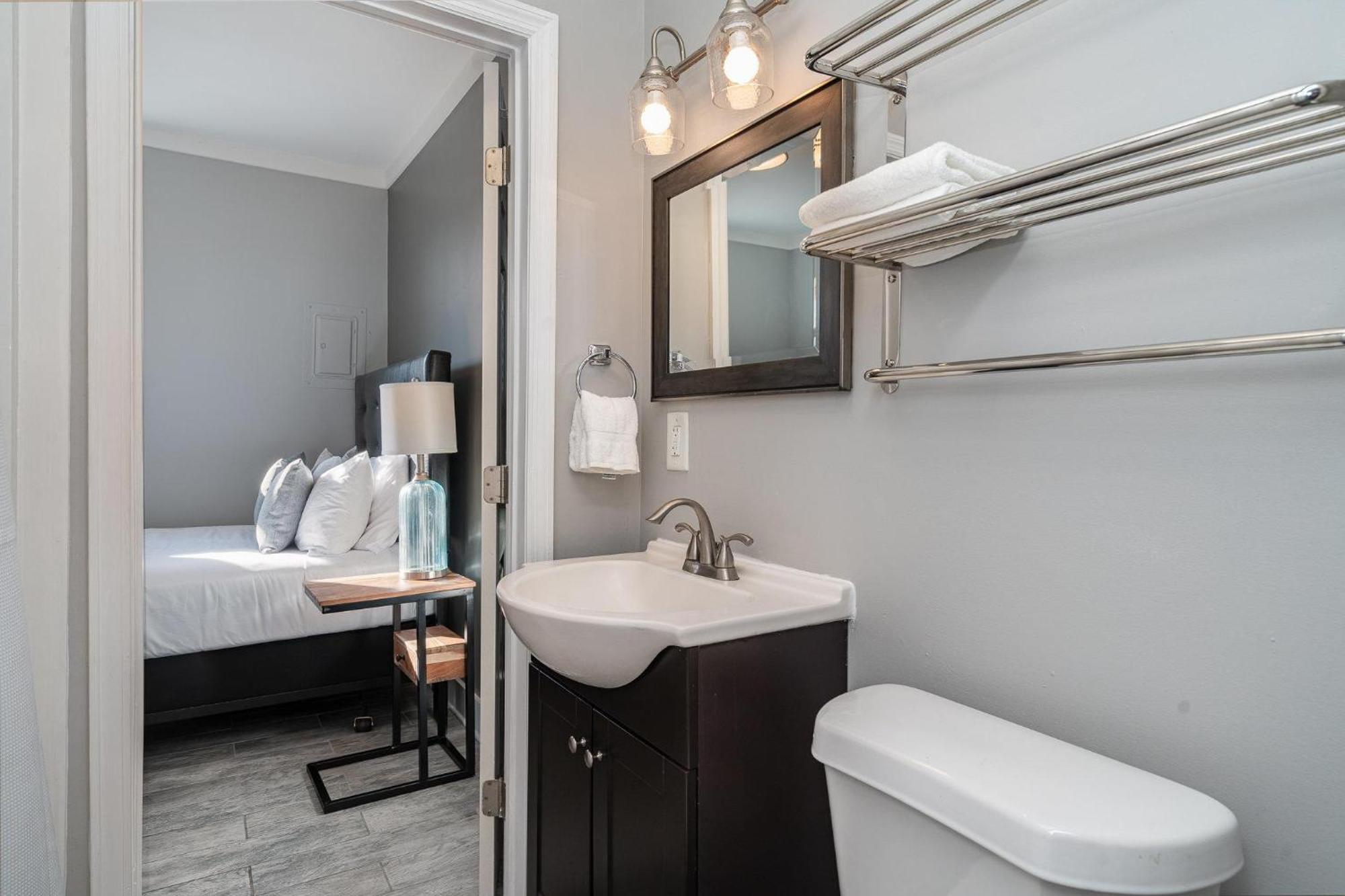Opulent Pearl - Private Patio - Mins To Broadway Holiday home Nashville