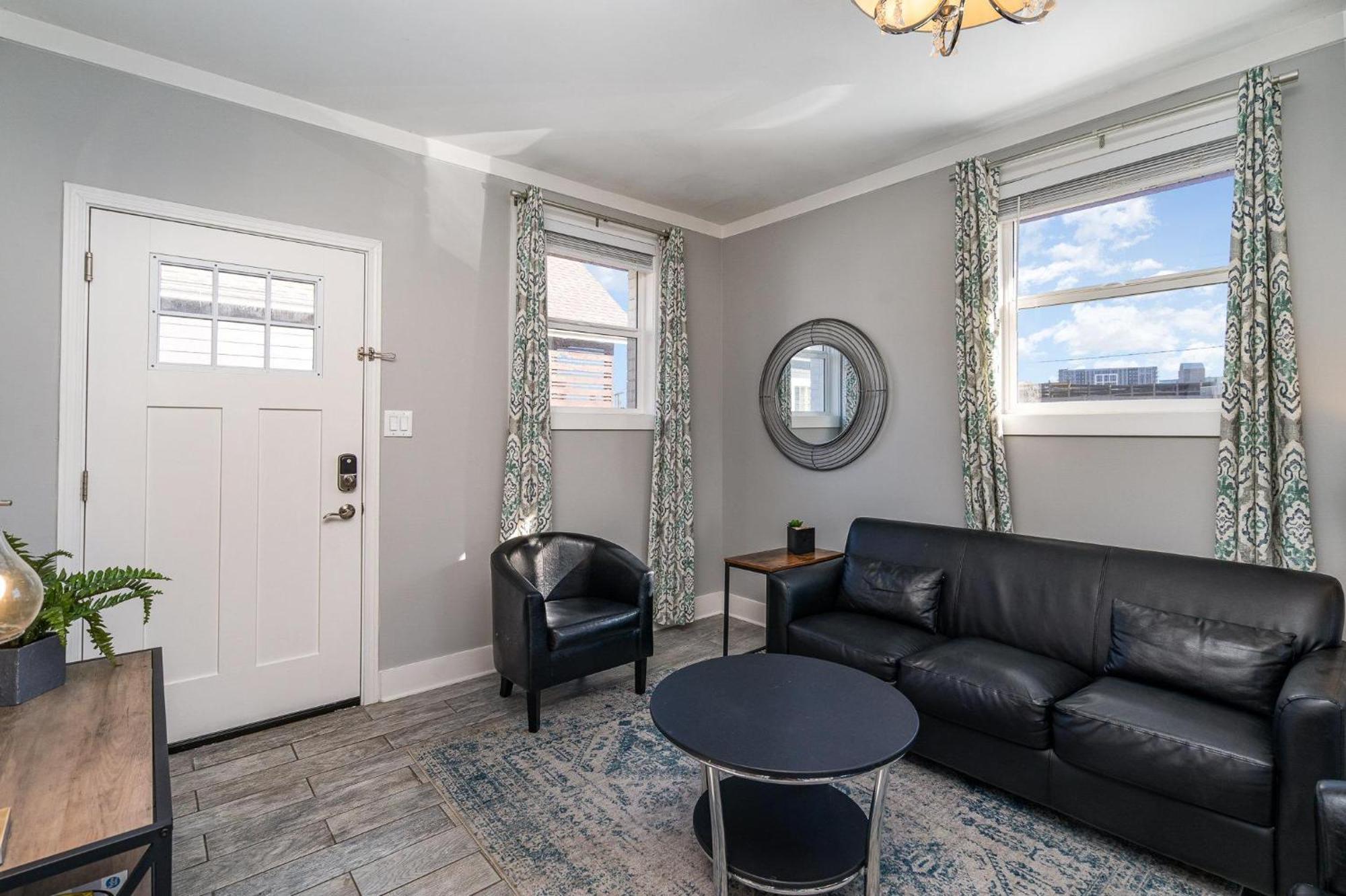 Opulent Pearl - Private Patio - Mins To Broadway Holiday home *