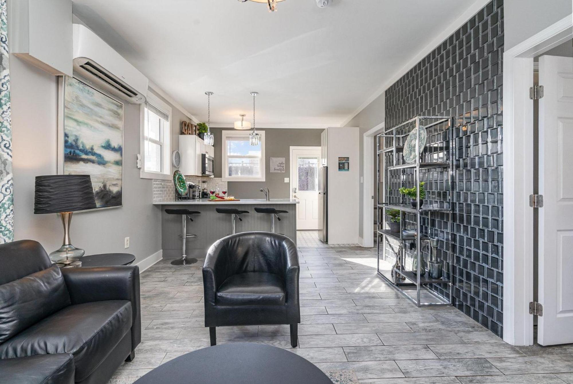 Holiday home Opulent Pearl - Private Patio - Mins To Broadway *