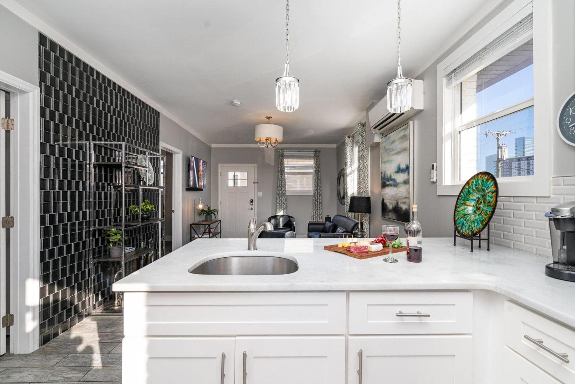 Opulent Pearl - Private Patio - Mins To Broadway Holiday home *
