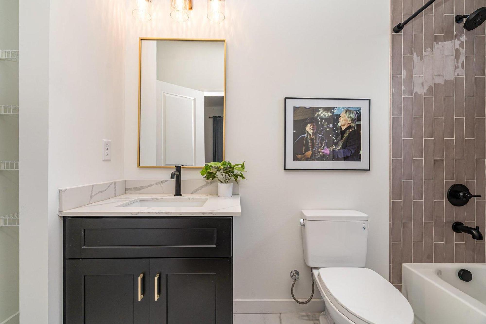 Duet - 2 Units - Rooftop Patios - Mins To Broadway