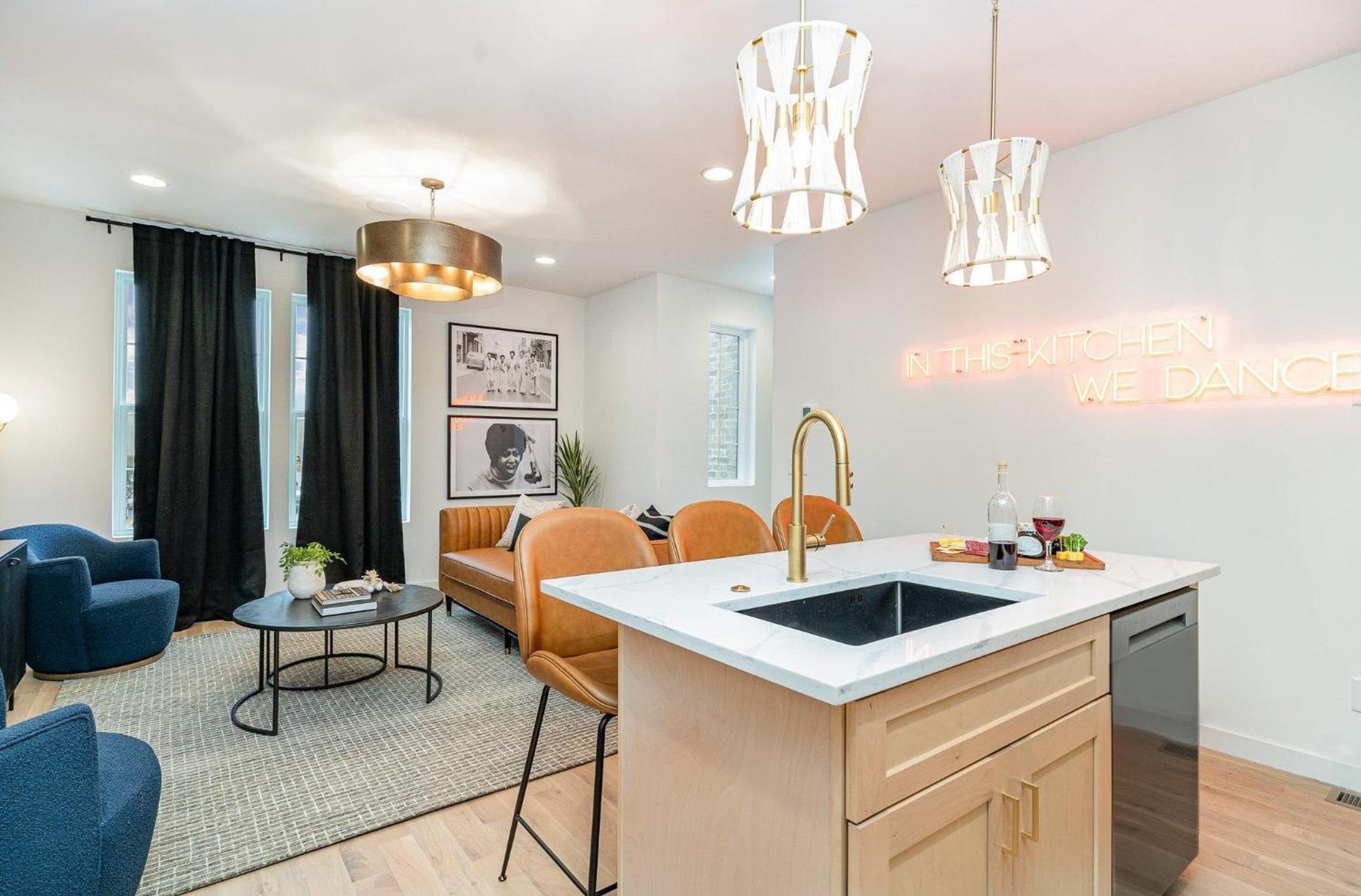 Holiday home Duet - 2 Units - Rooftop Patios - Mins To Broadway Nashville