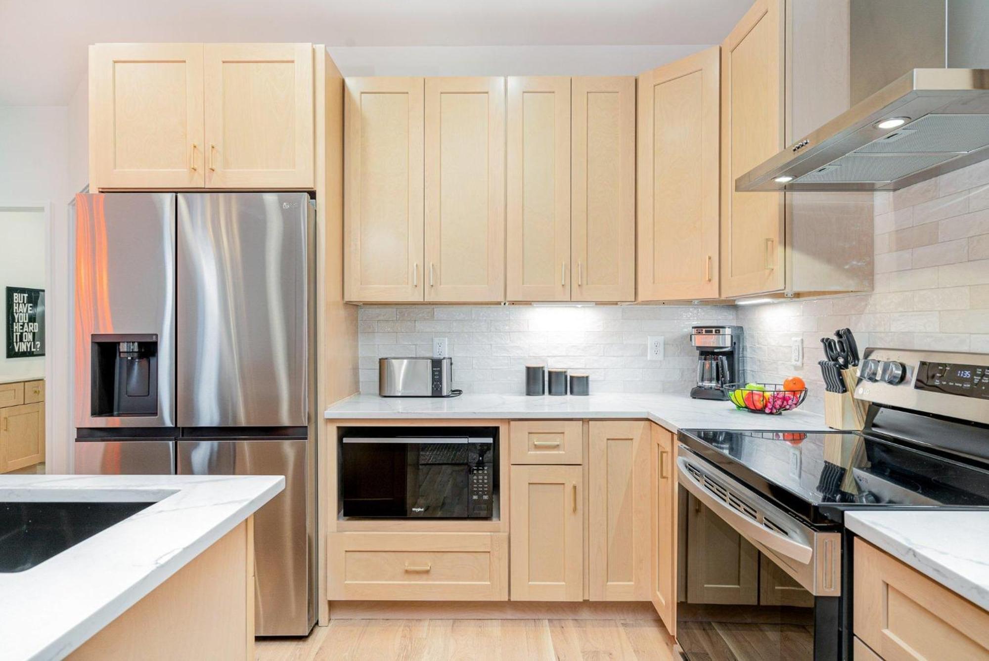 Duet - 2 Units - Rooftop Patios - Mins To Broadway *