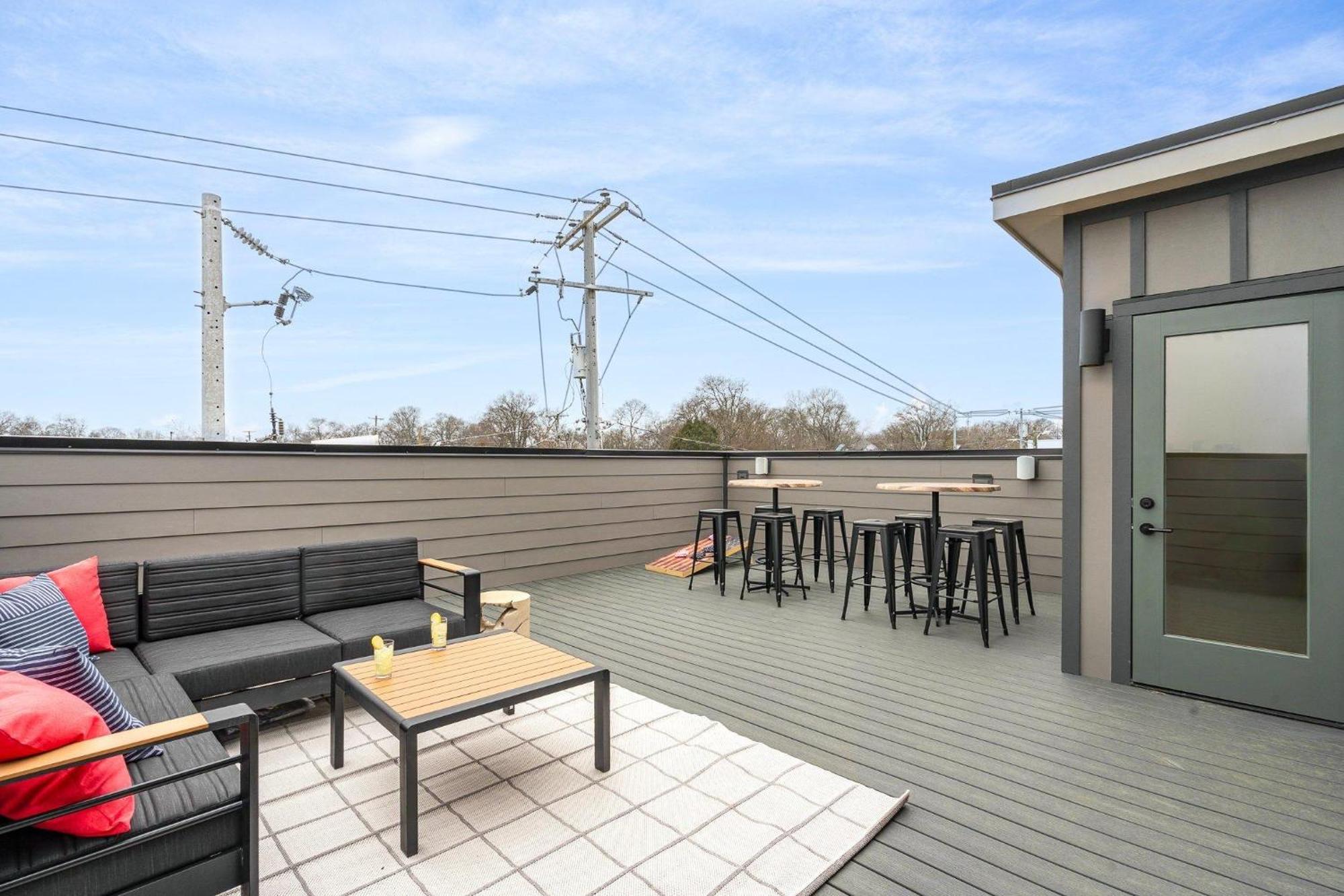 Holiday home Duet - 2 Units - Rooftop Patios - Mins To Broadway