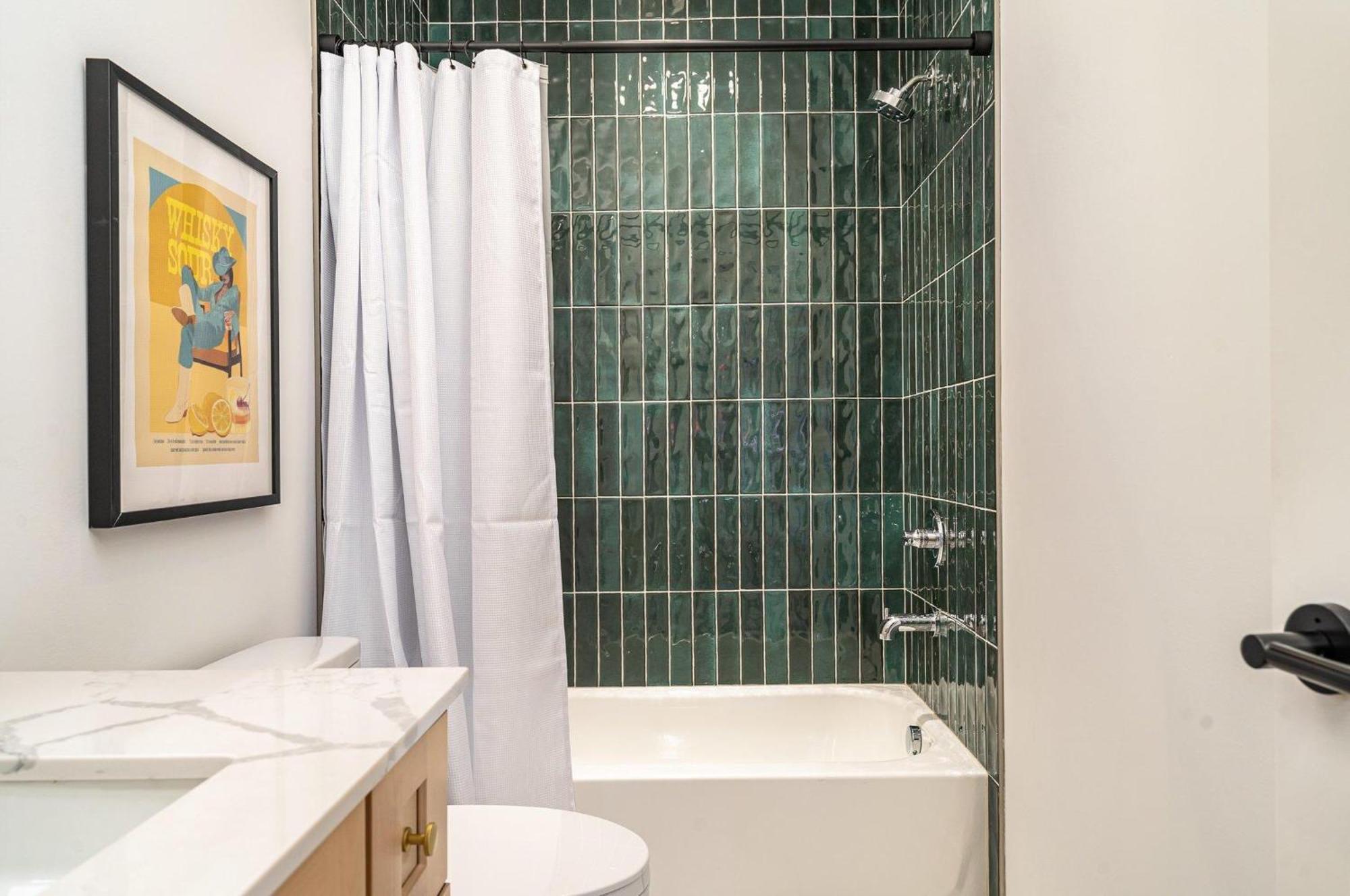 Duet - 2 Units - Rooftop Patios - Mins To Broadway Holiday home