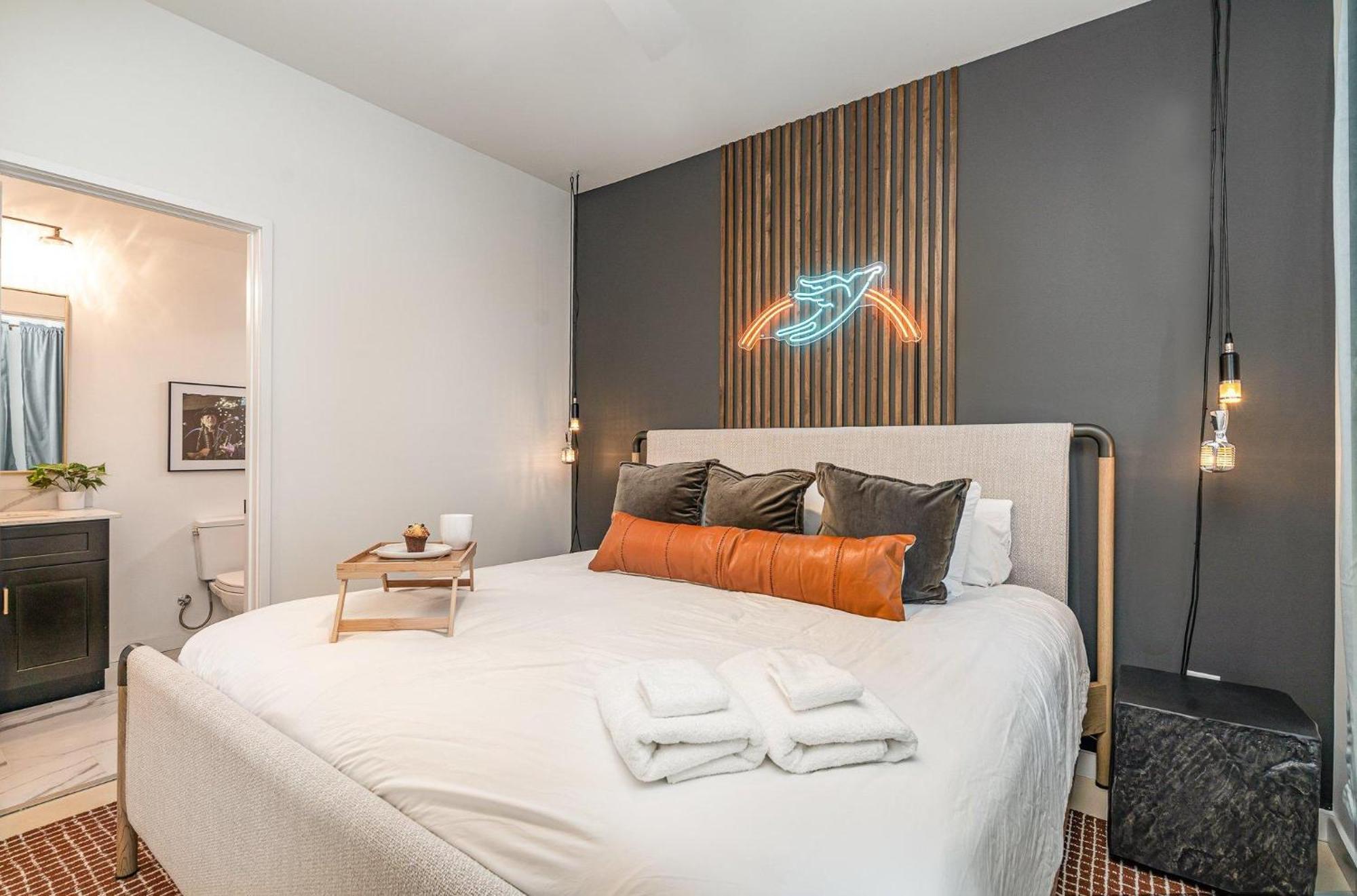Duet - 2 Units - Rooftop Patios - Mins To Broadway Holiday home *