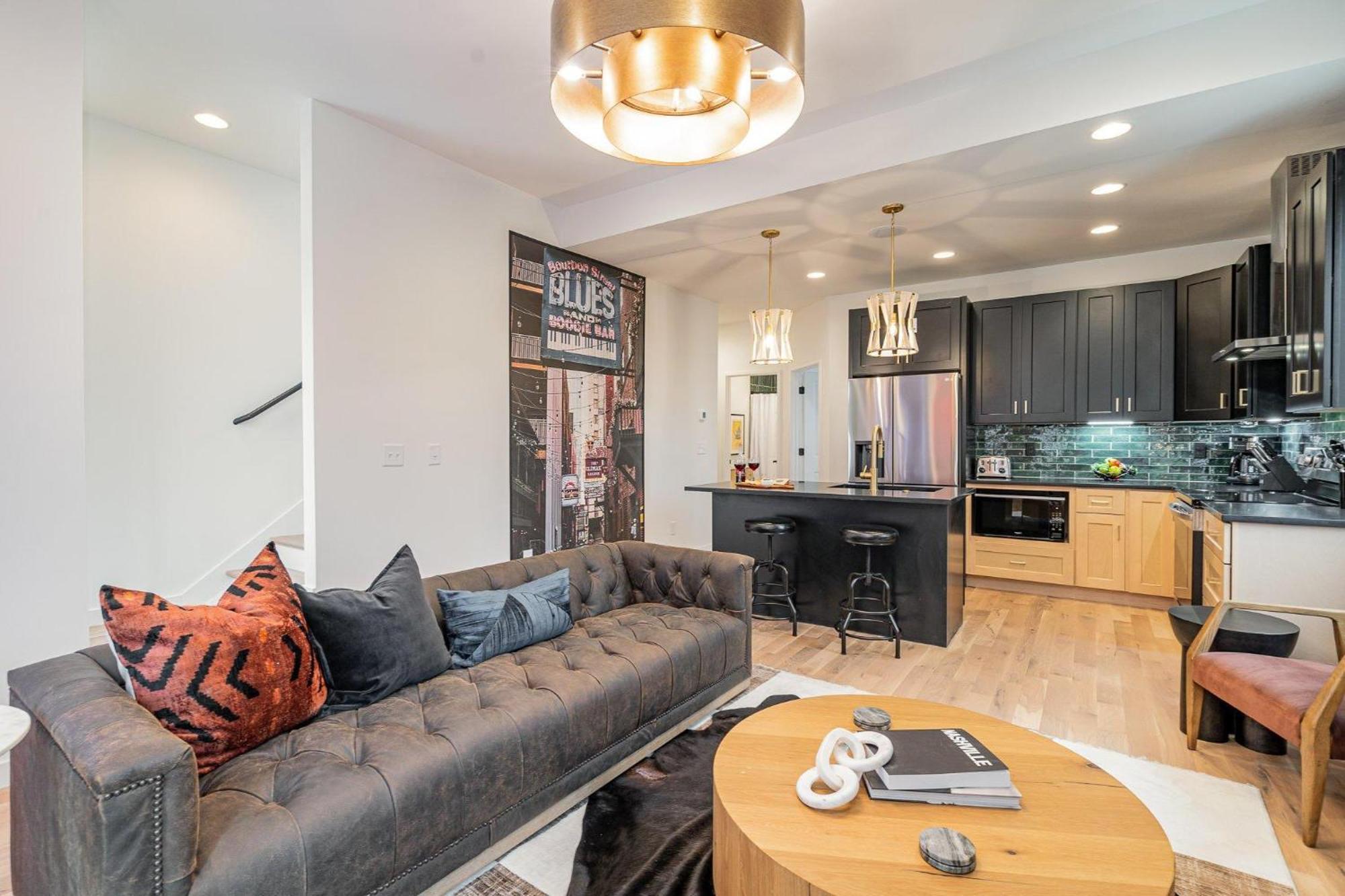 Holiday home Duet - 2 Units - Rooftop Patios - Mins To Broadway Nashville