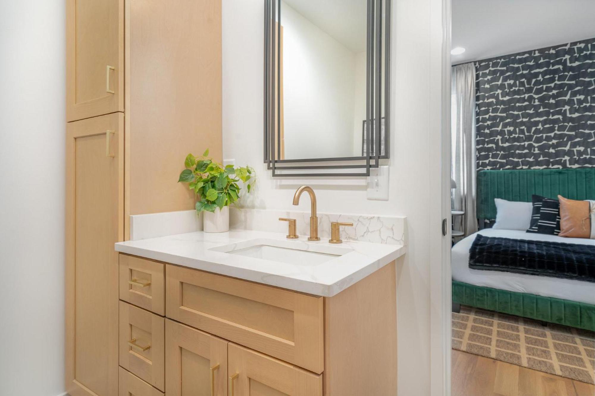 Encore Echo-2 Units-mins To Ted Rhodes Golf Club *