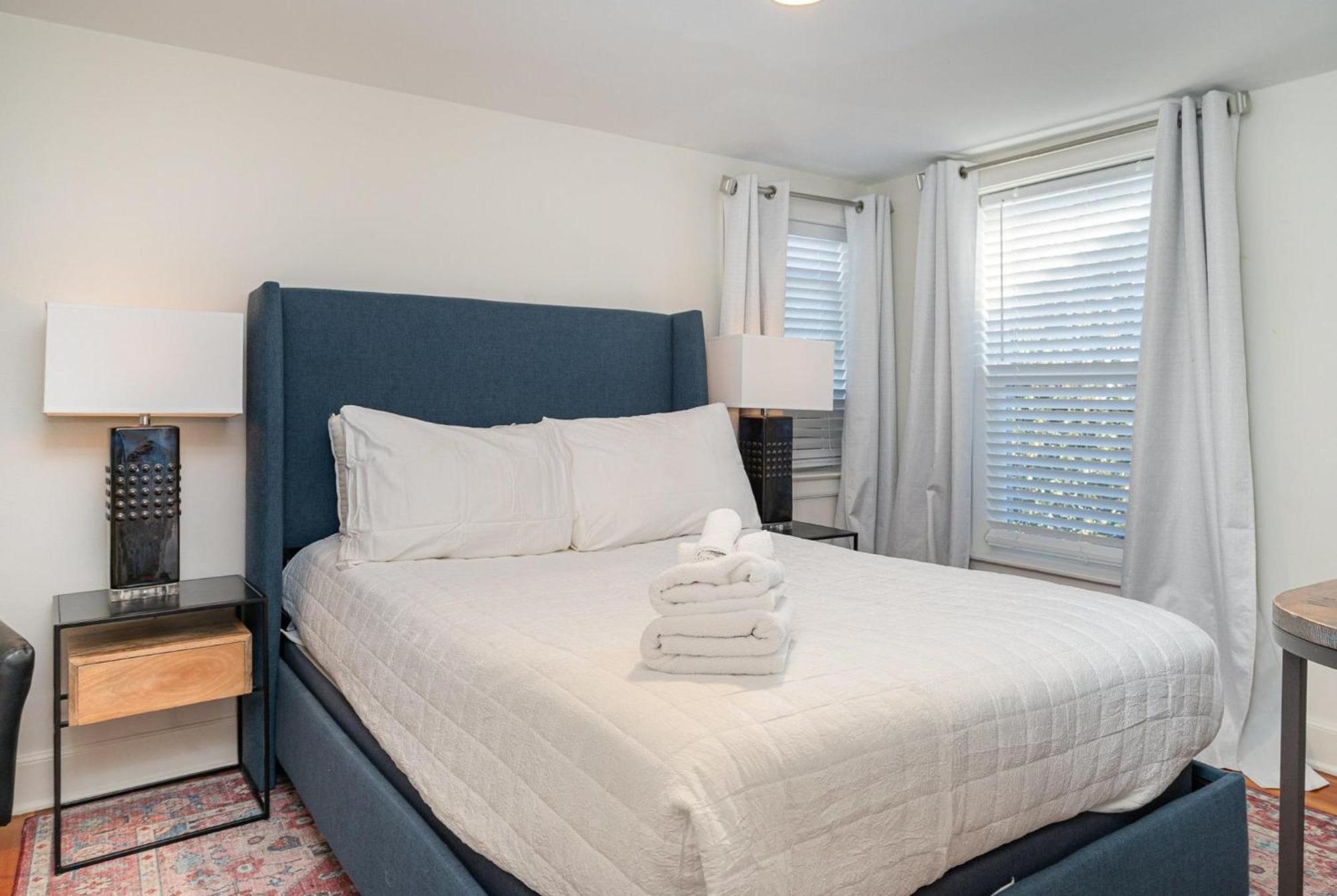 Blue Pearl - Private Backyard - Mins To Broadway Holiday home