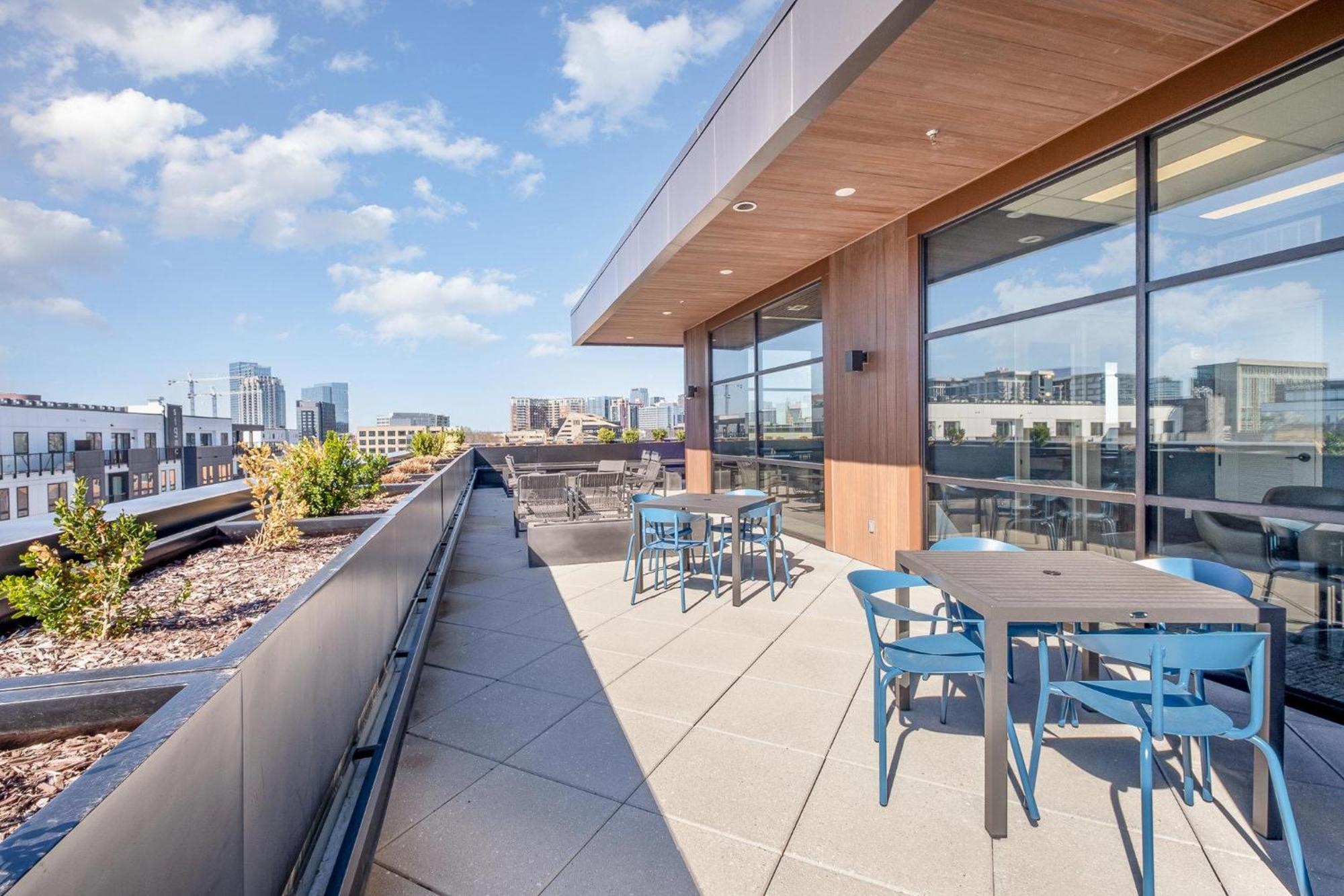Treble Maker -rooftop Lounge - Pool - In Music Row *