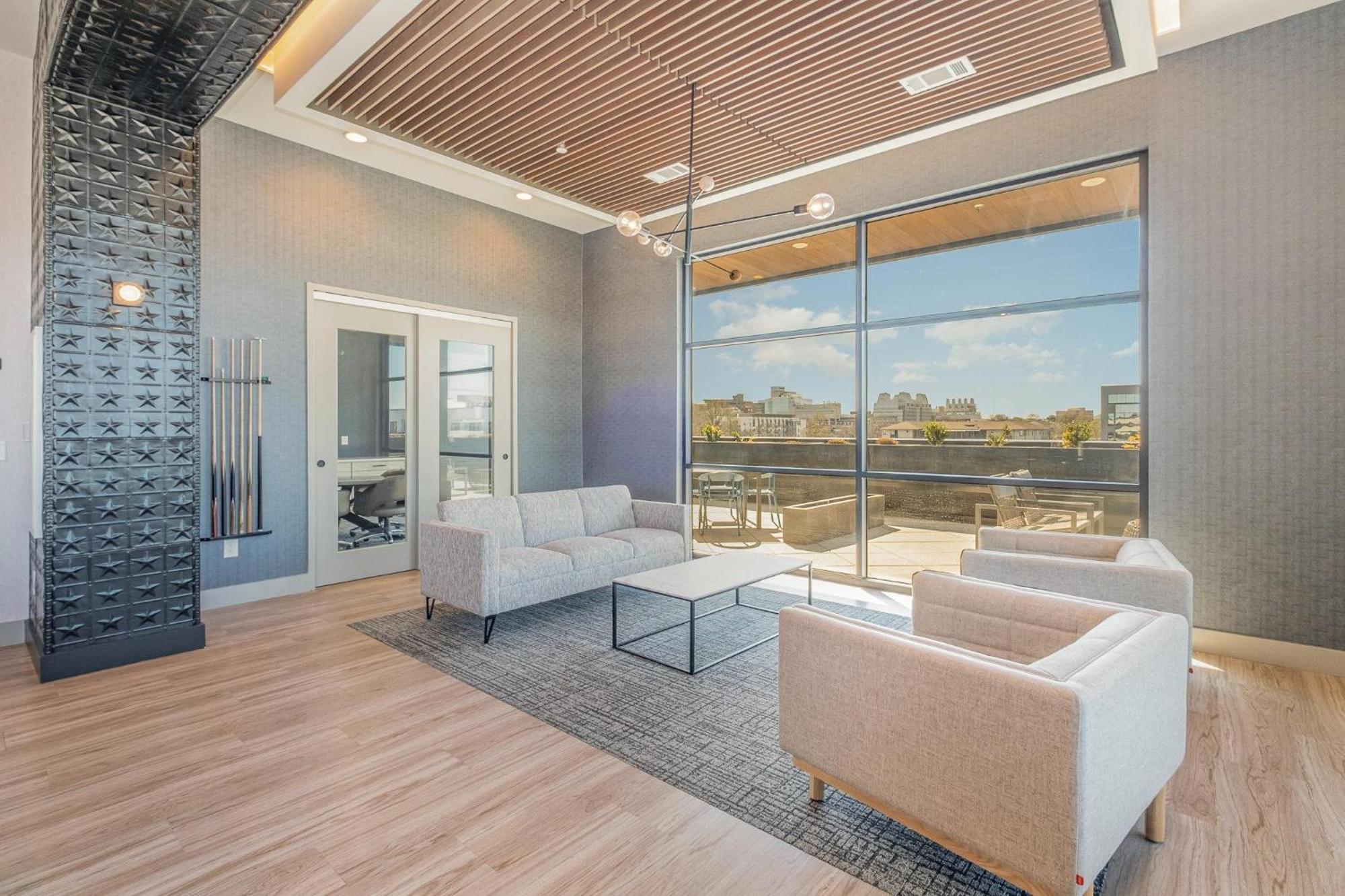 Treble Maker -rooftop Lounge - Pool - In Music Row Nashville