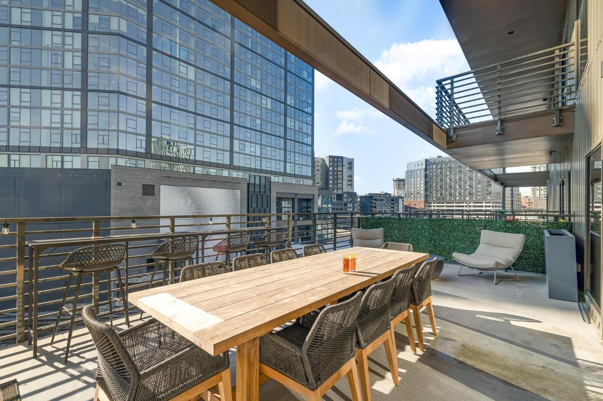 Hyve - Halo - Pool & Gym - Large Private Balcony Nashville