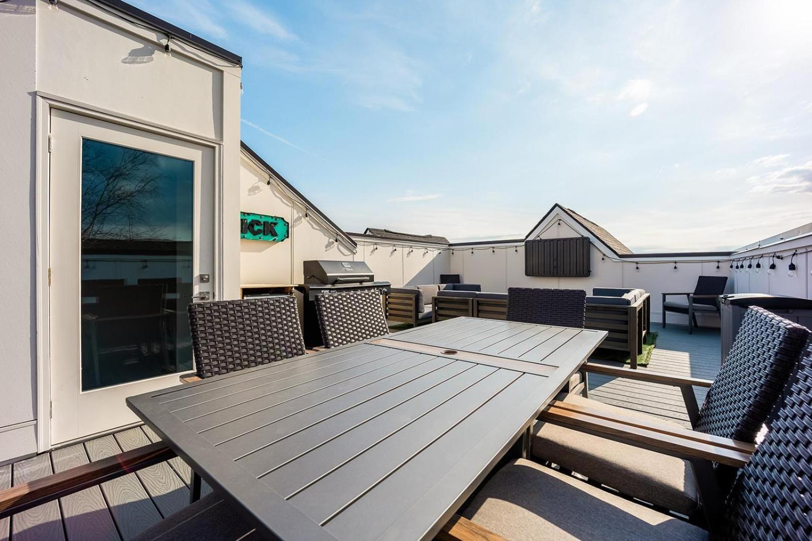 Tropics - Rooftop Deck - East *