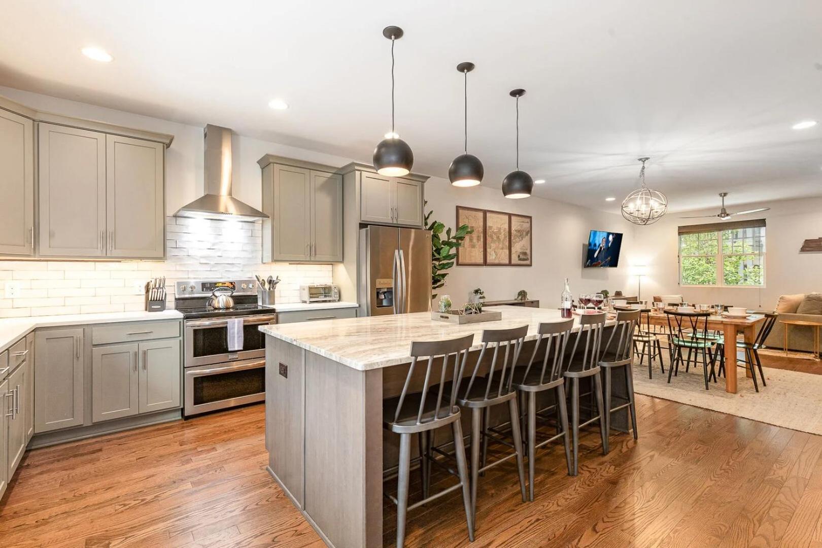 Elegant Elliott-2 Units-hot Tub-mins To 12 South Holiday home Nashville