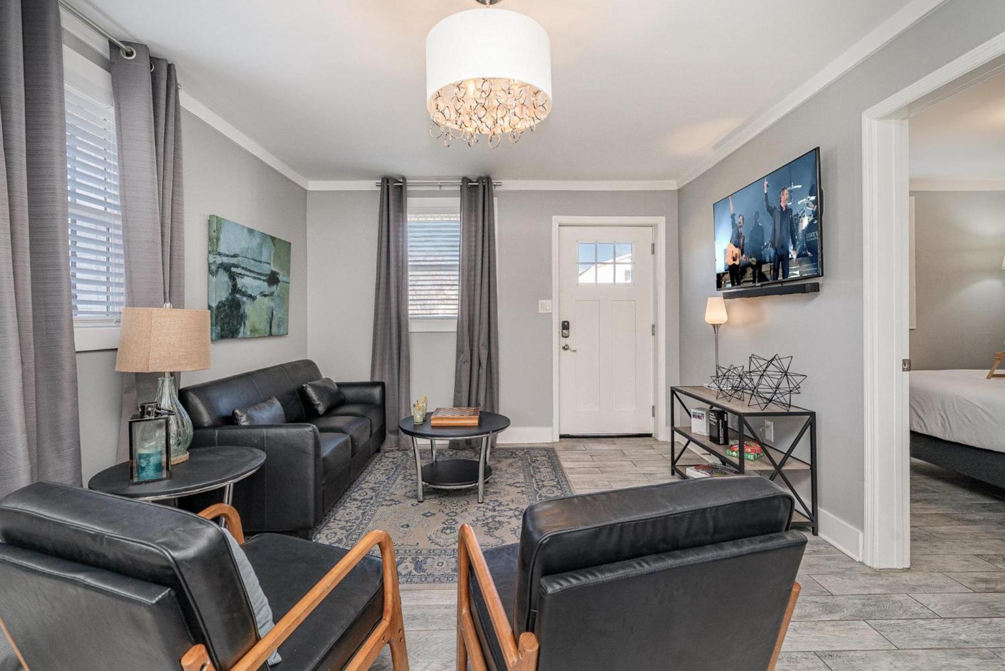 Urban Pearl-2 Bedroom & Private Patio-in Midtown * Nashville