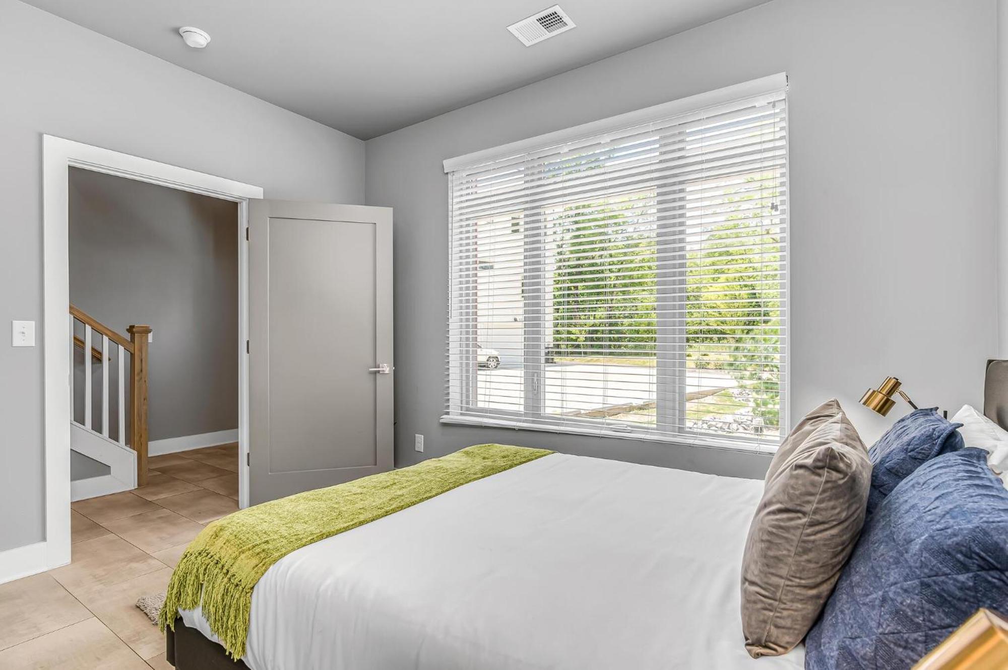 Holiday home Nest - Rooftop Patio - Mins To Broadway
