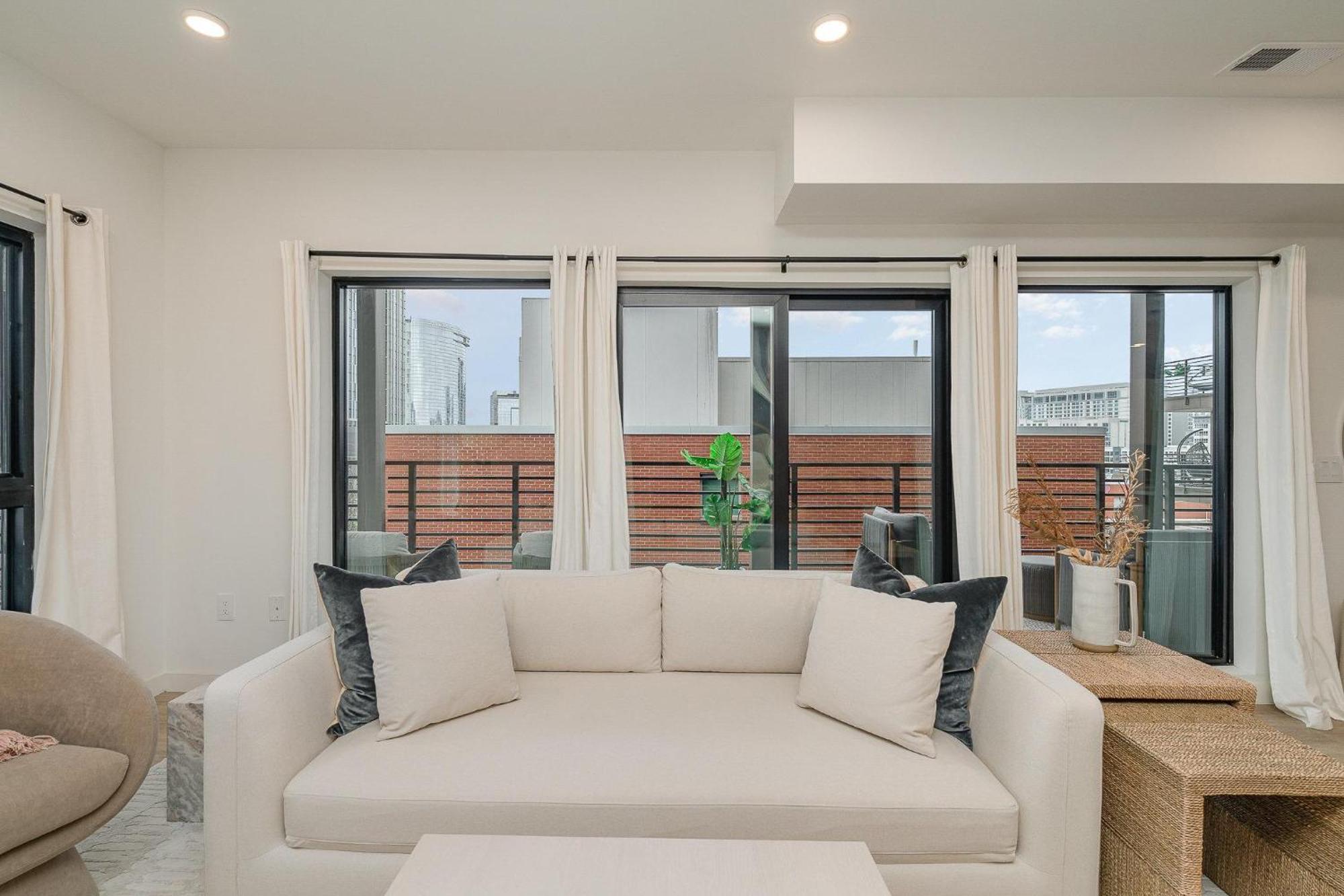 Hyve - Tropical Penthouse - Pool & Gym Nashville
