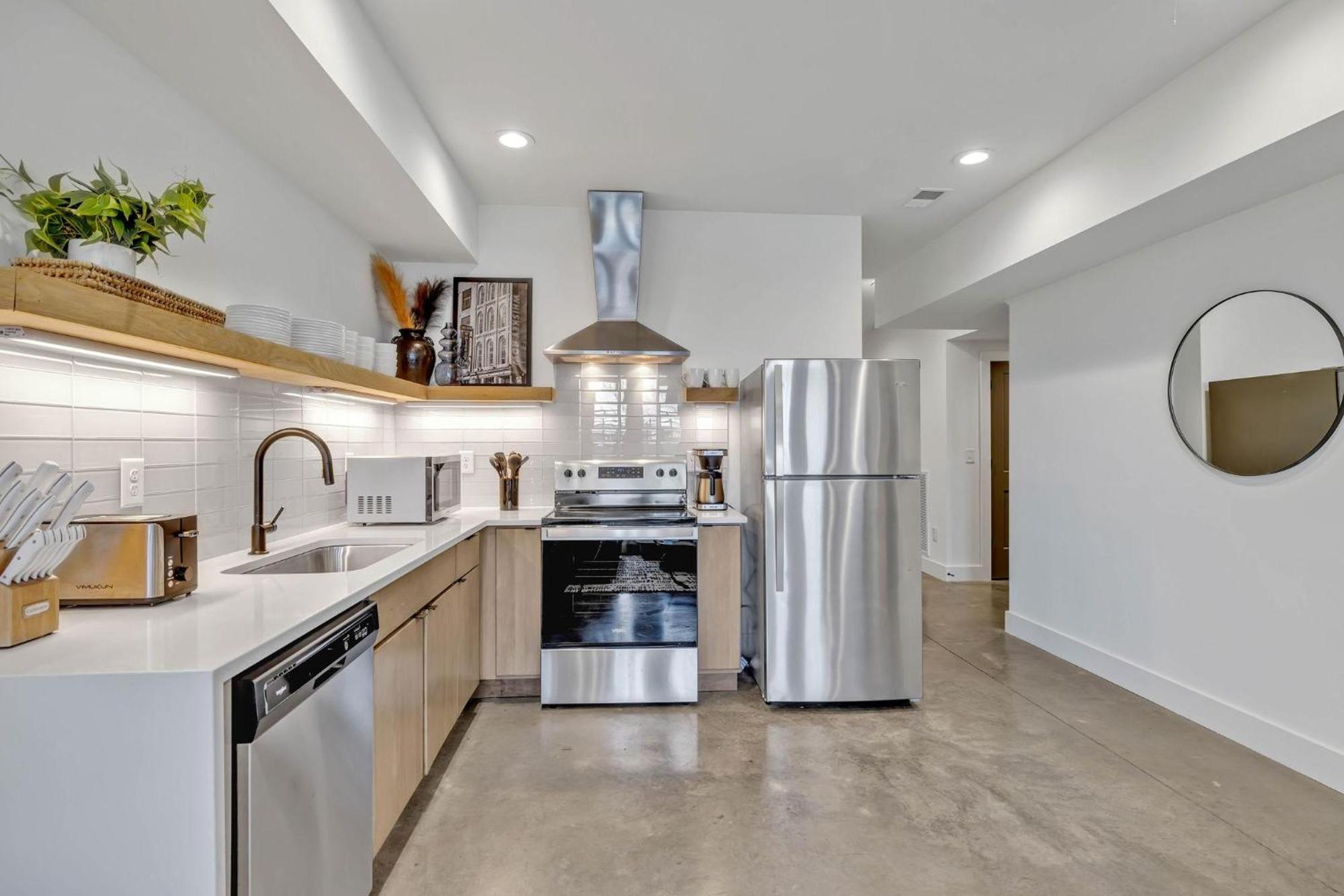 Enchant - Stunning Views - Modern Luxe Holiday home Nashville