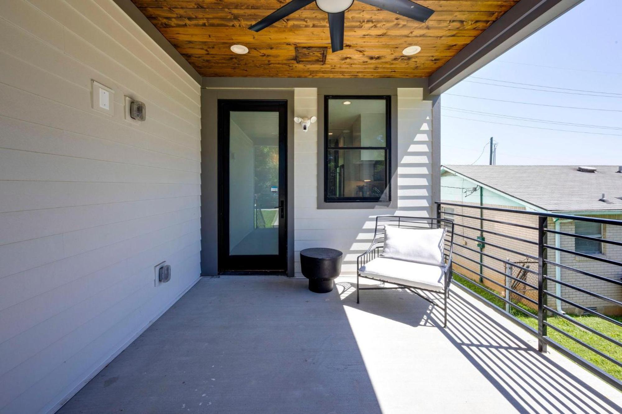Enchant - Stunning Views - Modern Luxe