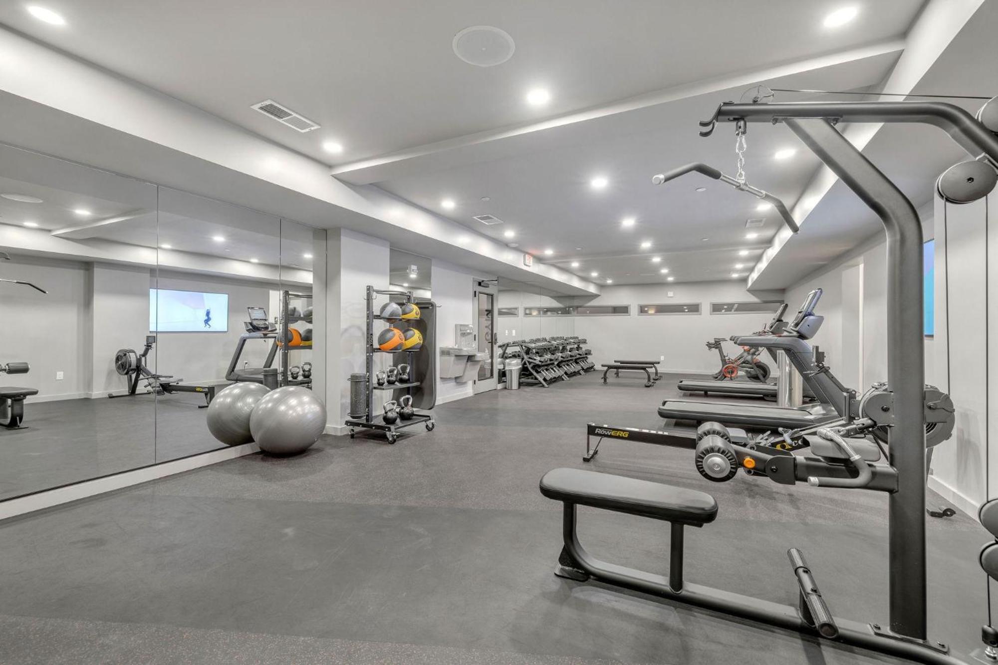 Hyve - Harmony Strum - Walk To Broadway - Pool & Gym Holiday home Nashville