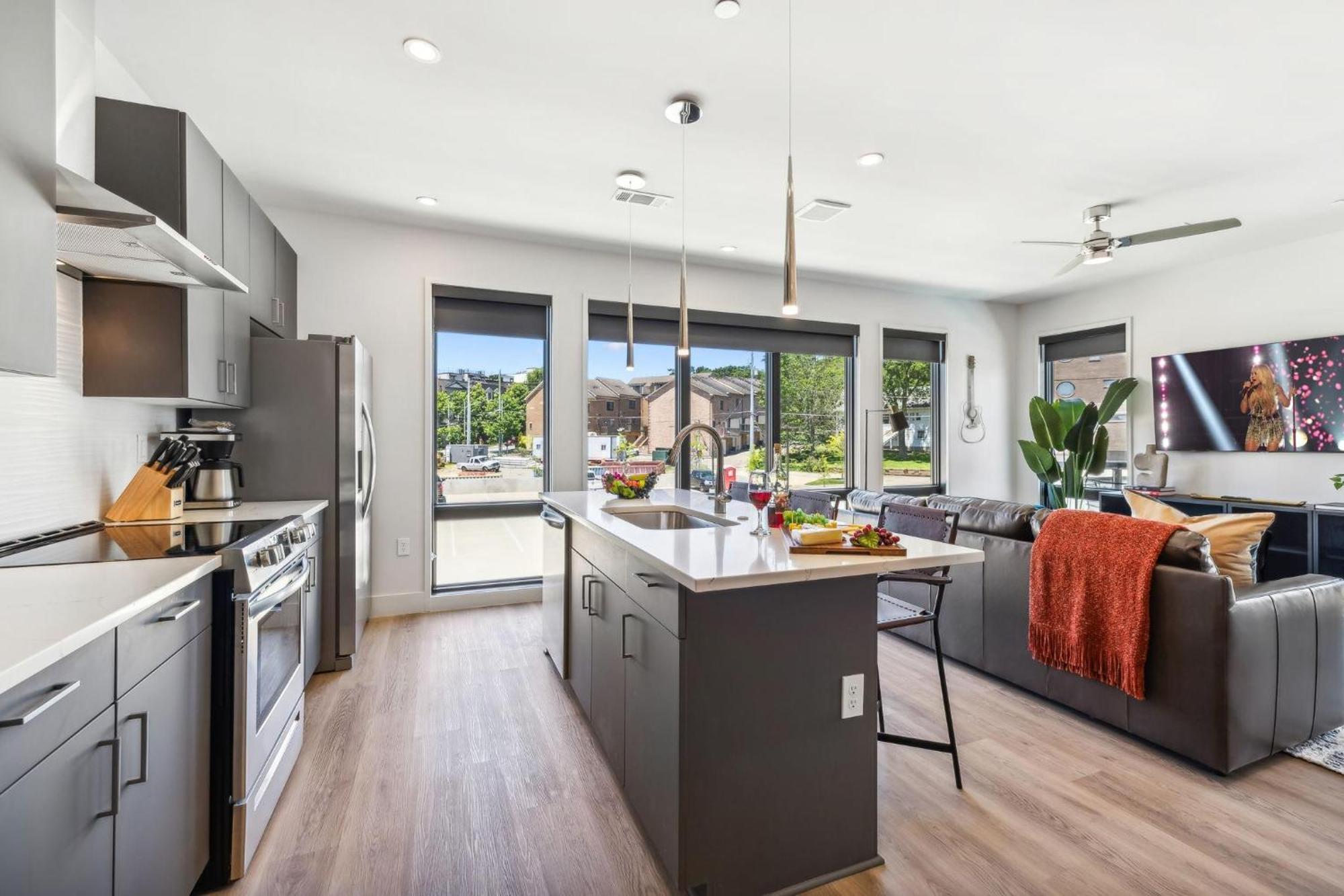 Holiday home Urban Harmony-odyssey-minutes To Broadway Nashville