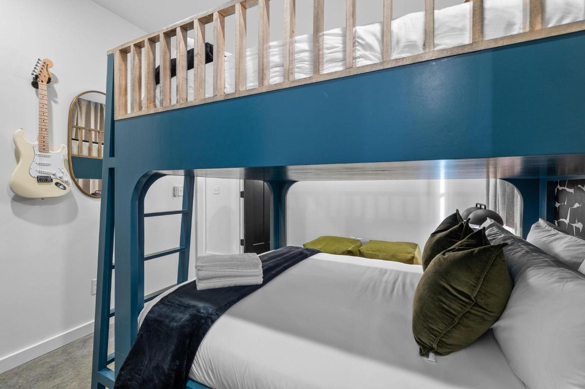 Modern Cowboy - Private Balcony - Mins To Broadway *