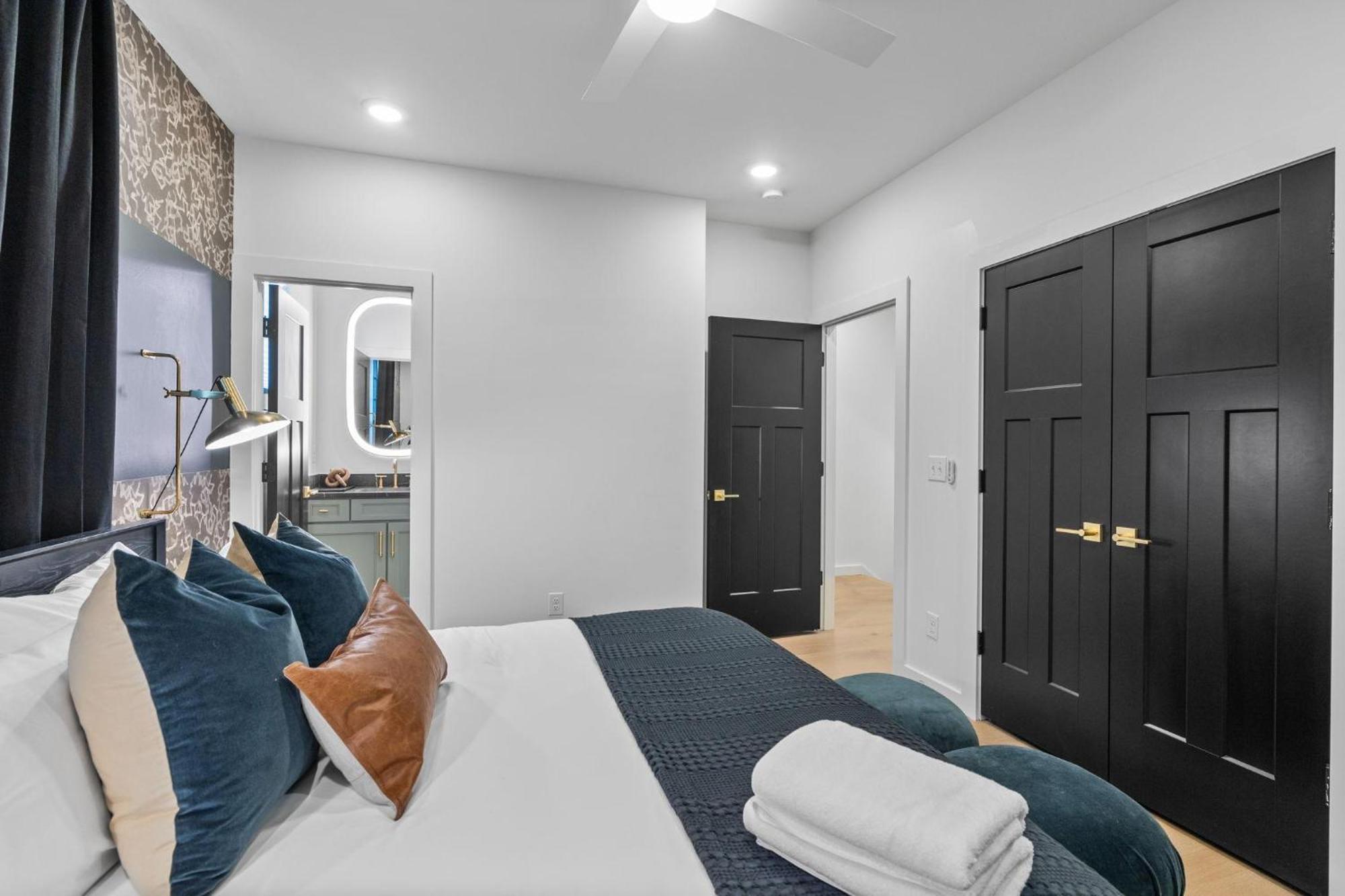 Modern Cowboy - Private Balcony - Mins To Broadway