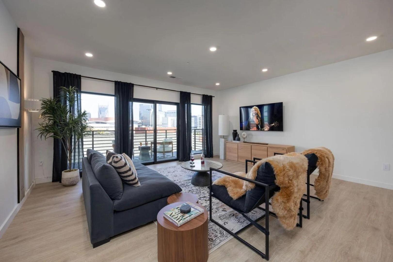 Plush Haven-2 Unit Combo-walk To Broadway Holiday home