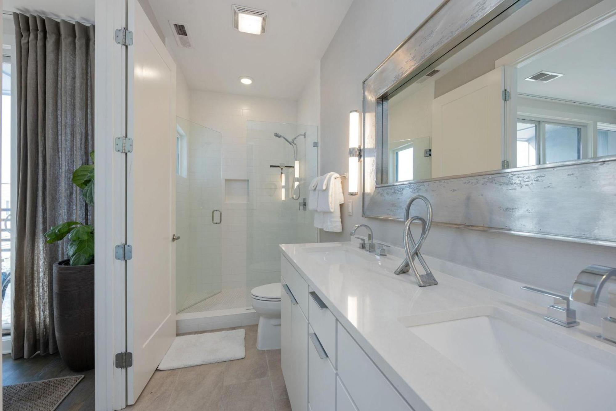 Notes - Sleeps 8 - Mins To Broadway!