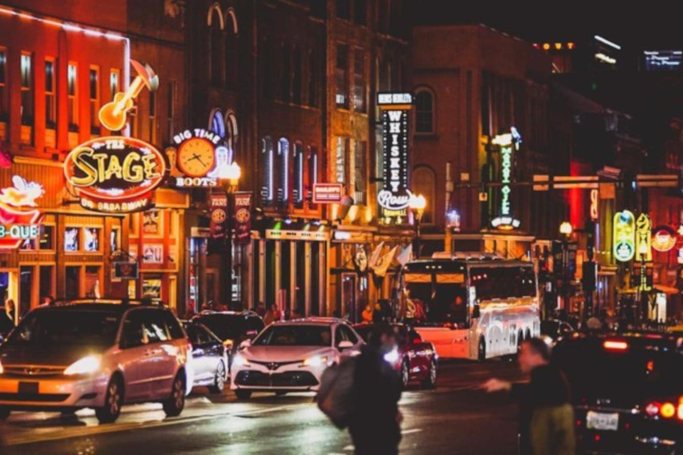 Two On Music Row That Sleeps 14 With Pool And Parking * Nashville